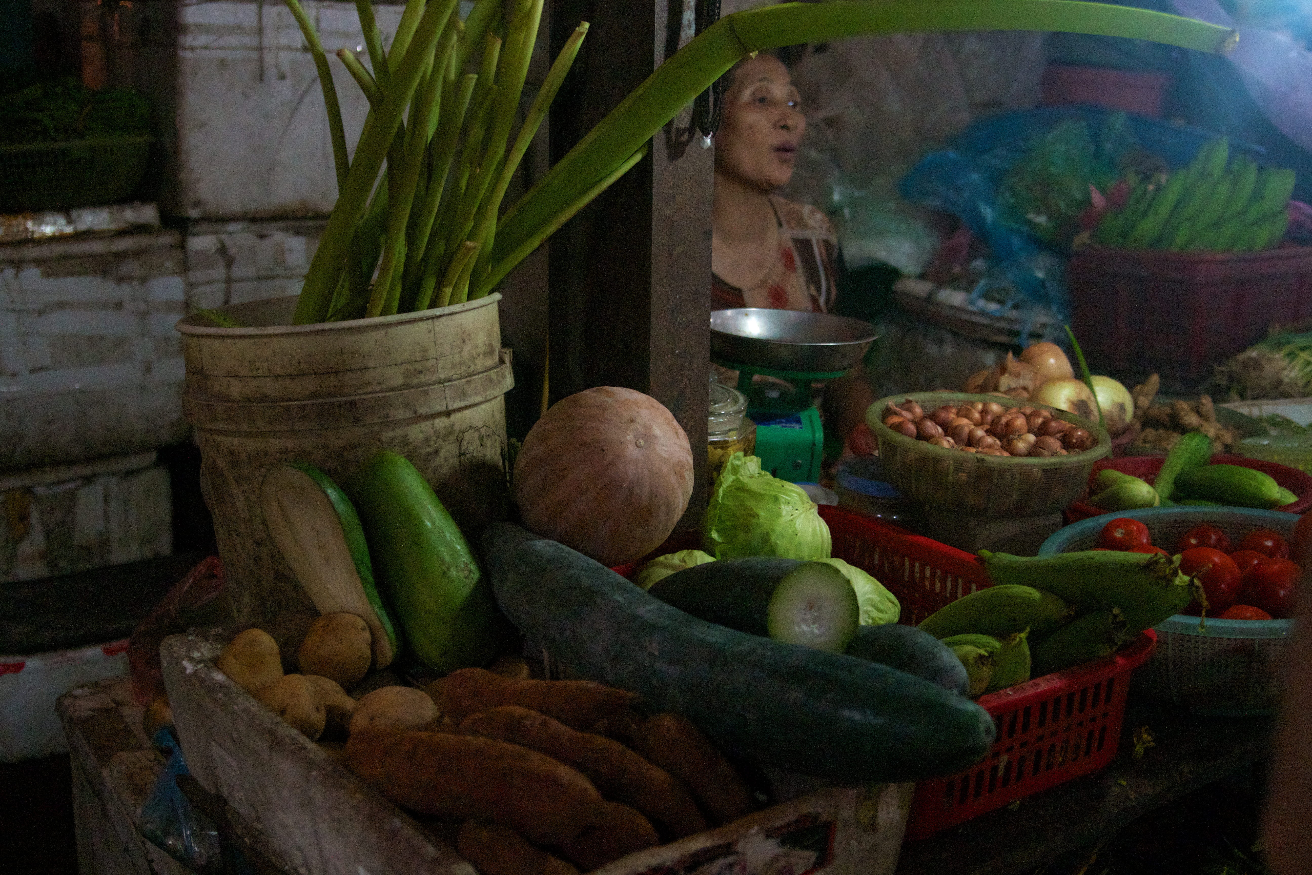 southeast asia, crate, freshness, choice, green, vendor, basket, food and drink, cucumber, healthy eating, 5K, vegetables, asia, dark, market, large group of objects, HD Wallpaper
