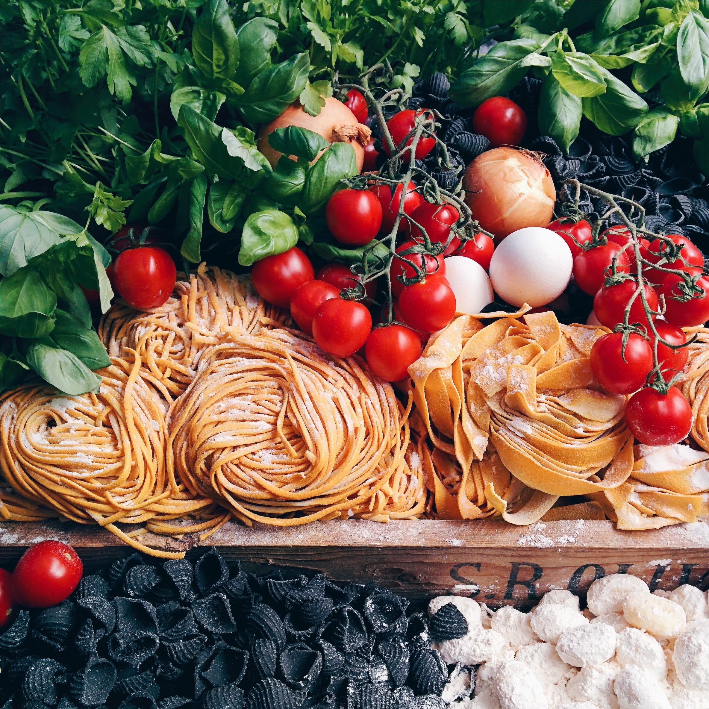 no people, herb, garlic, still life, raw Food, Amazing, italian food, freshness, italian Culture, table, fruit, food, healthy Eating, food And Drink, italian, Phone HD Wallpaper