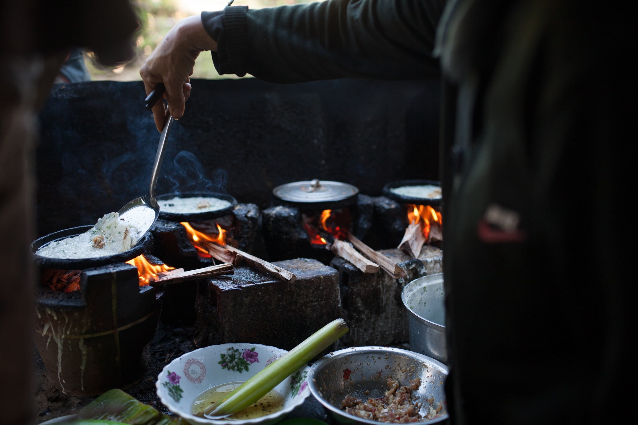 holding, nature, cook, outdoors, heat - temperature, fire, burning, food and drink, real people, people, hand, preparation, human hand, midsection, day, HD Wallpaper