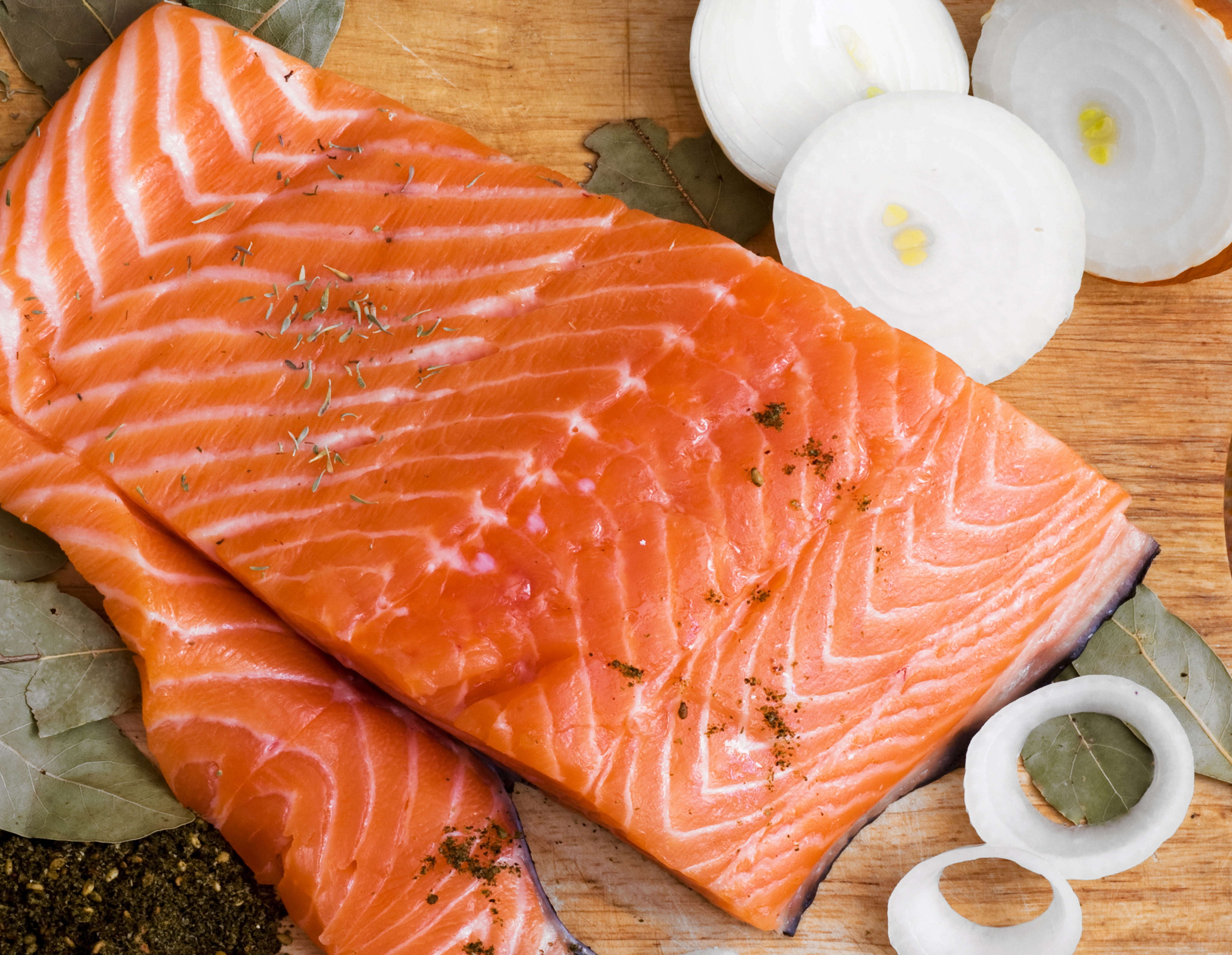 prepared Fish, plate, freshness, dinner, meal, slice, sashimi, appetizer, seafood, 5K, gourmet, trout, spice, wellbeing, crockery, vertebrate, steak, still life, HD Wallpaper