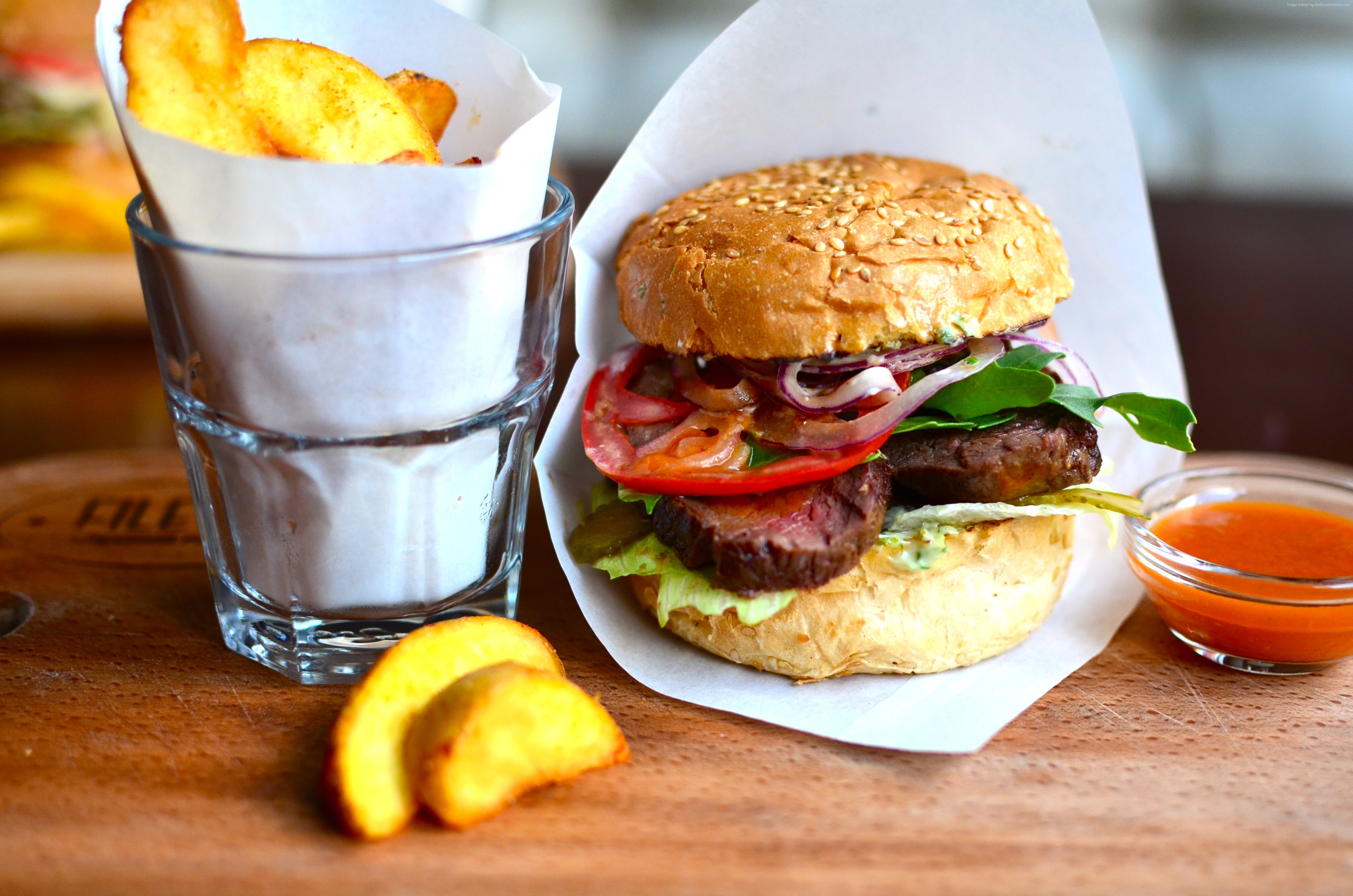 bun, no people, meal, food and drink, prepared potato, temptation, 4K, fried, cheeseburger, potato, meat, freshness, bread, refreshment, onions, unhealthy eating, HD Wallpaper