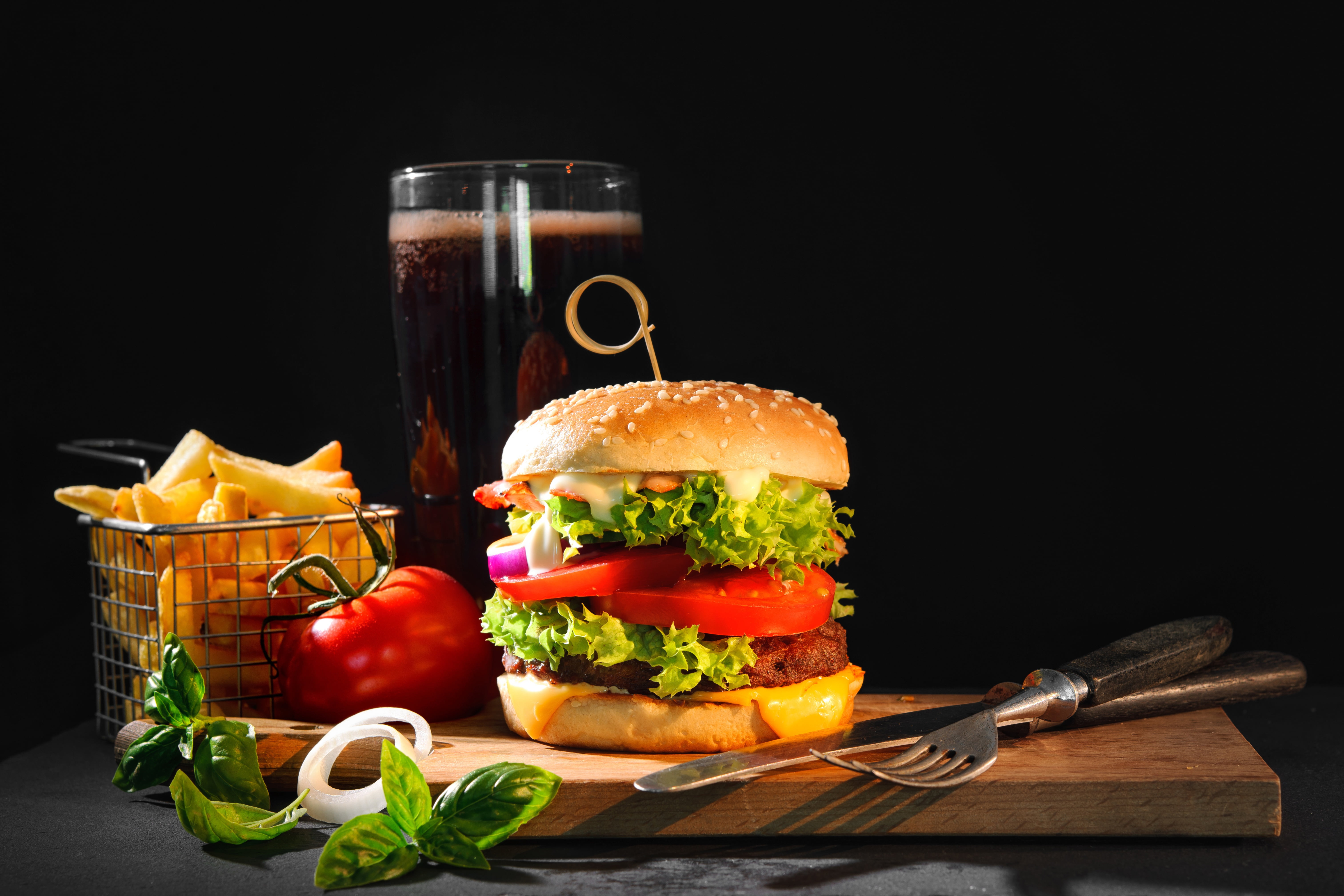 knife, French fries, Board, beer, hamburger, table, glass, plug, bokeh, tomato, bow, 5K, black background, leaves, HD Wallpaper