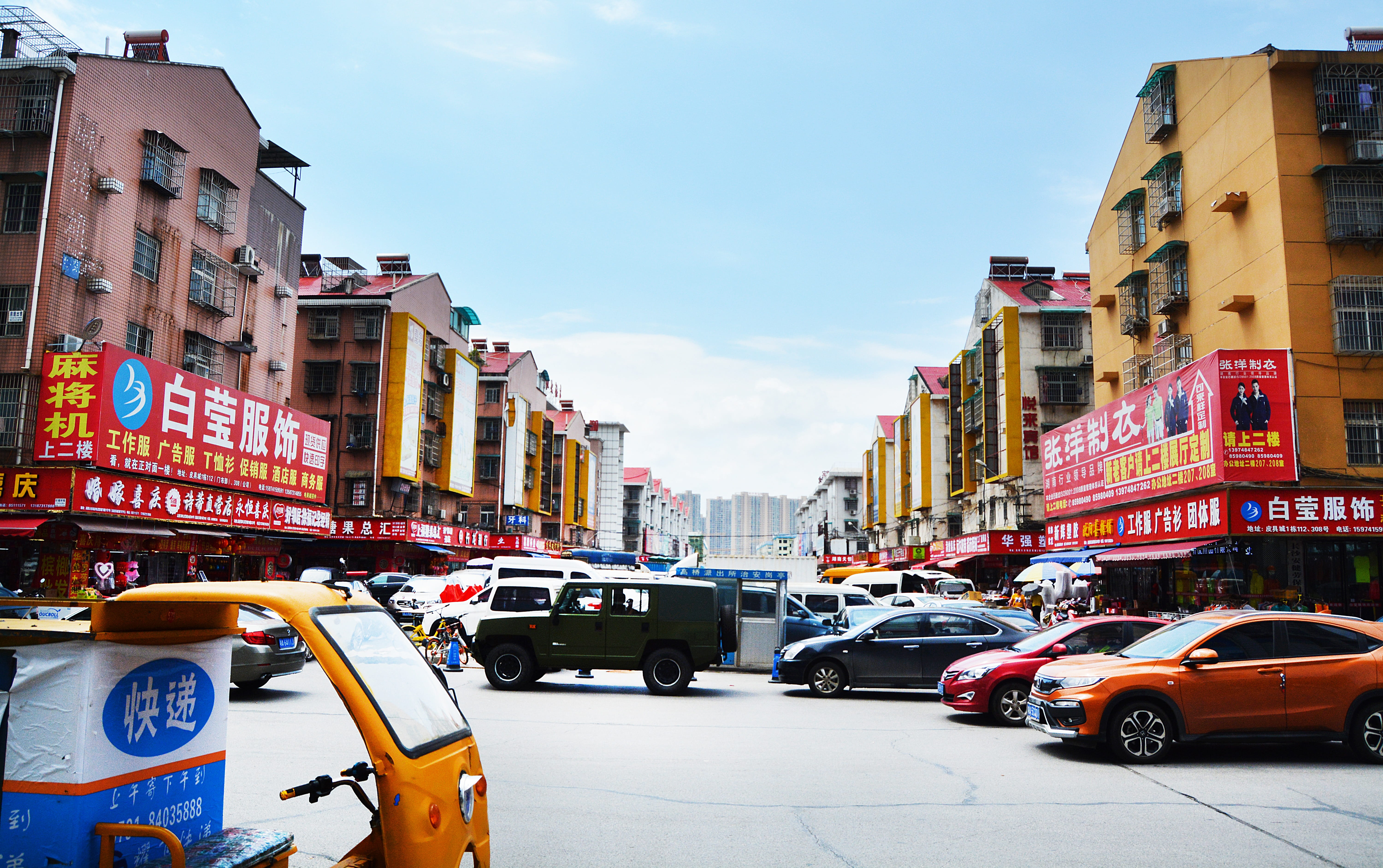 land vehicle, motor vehicle, road, sky, china, architecture, traffic, building, city, built structure, city of changsha, incidental people, day, mode of transportation, HD Wallpaper