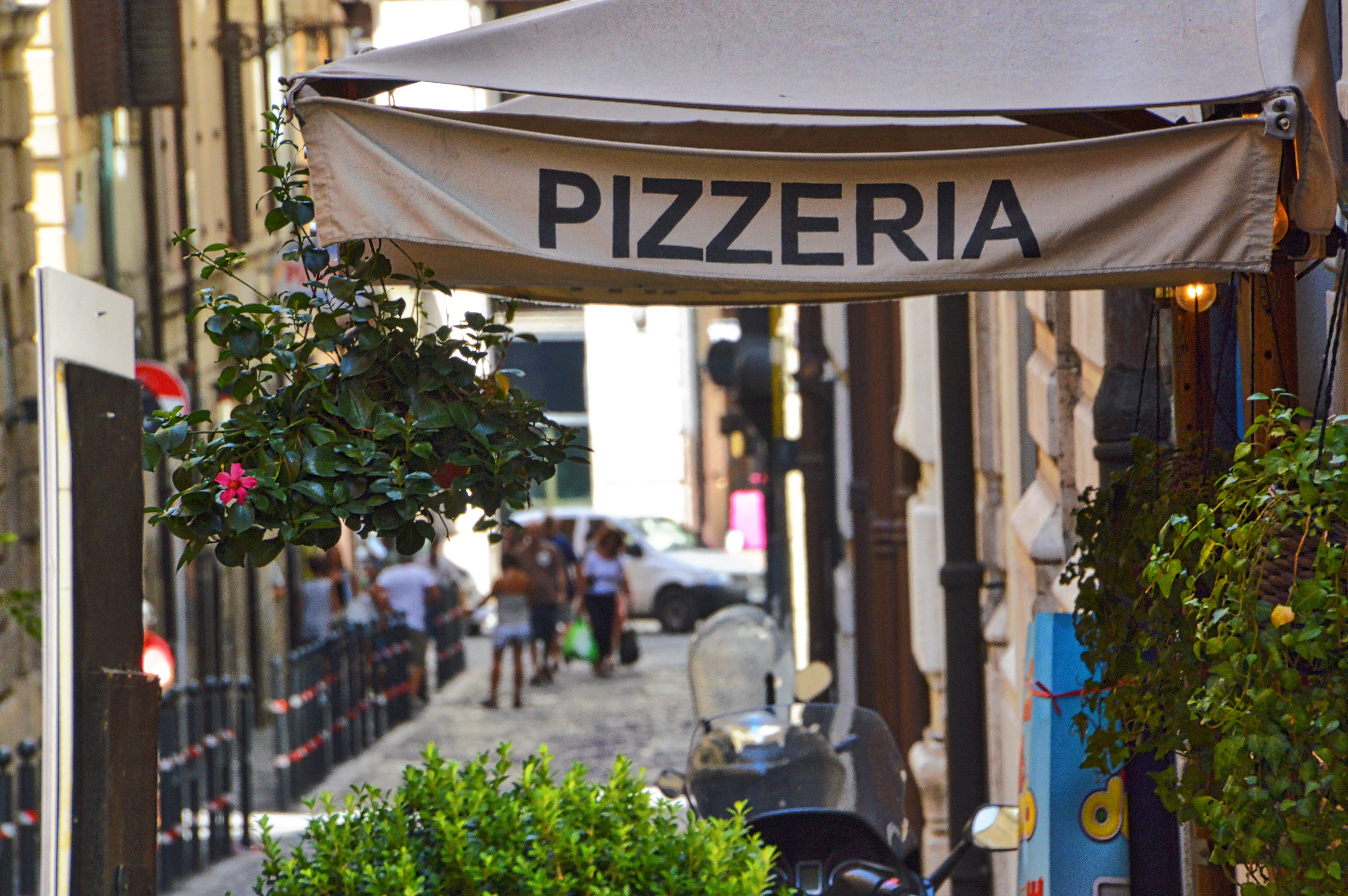 incidental people, lighting equipment, street, western script, sign, nature, information, pizzeria, pizza, architecture, food, information sign, communication, HD Wallpaper