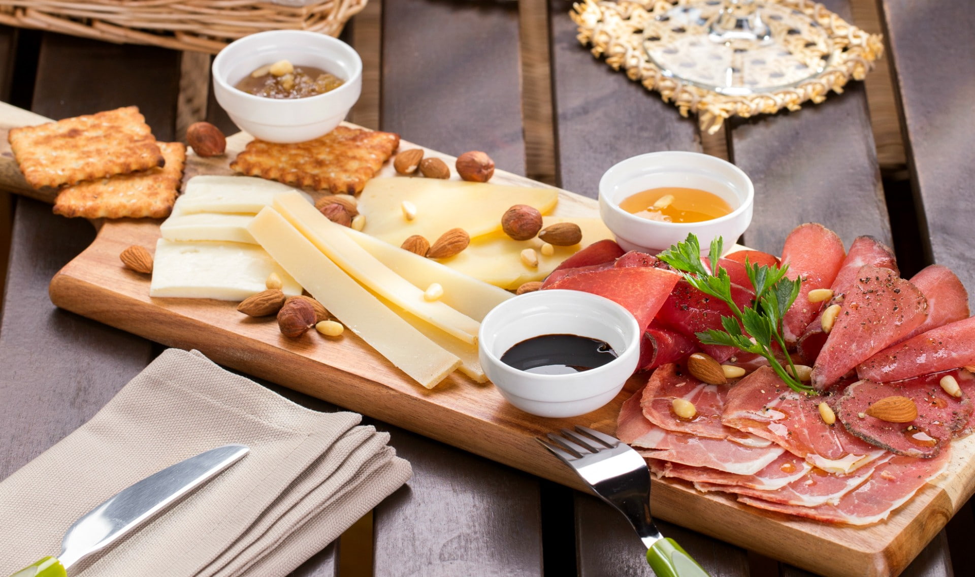 close-up, food and drink, no people, sausage, food, bowl, choice, 1080P, cheese, preparation, cutting board, meal, table, dairy product, pork, salami, HD Wallpaper