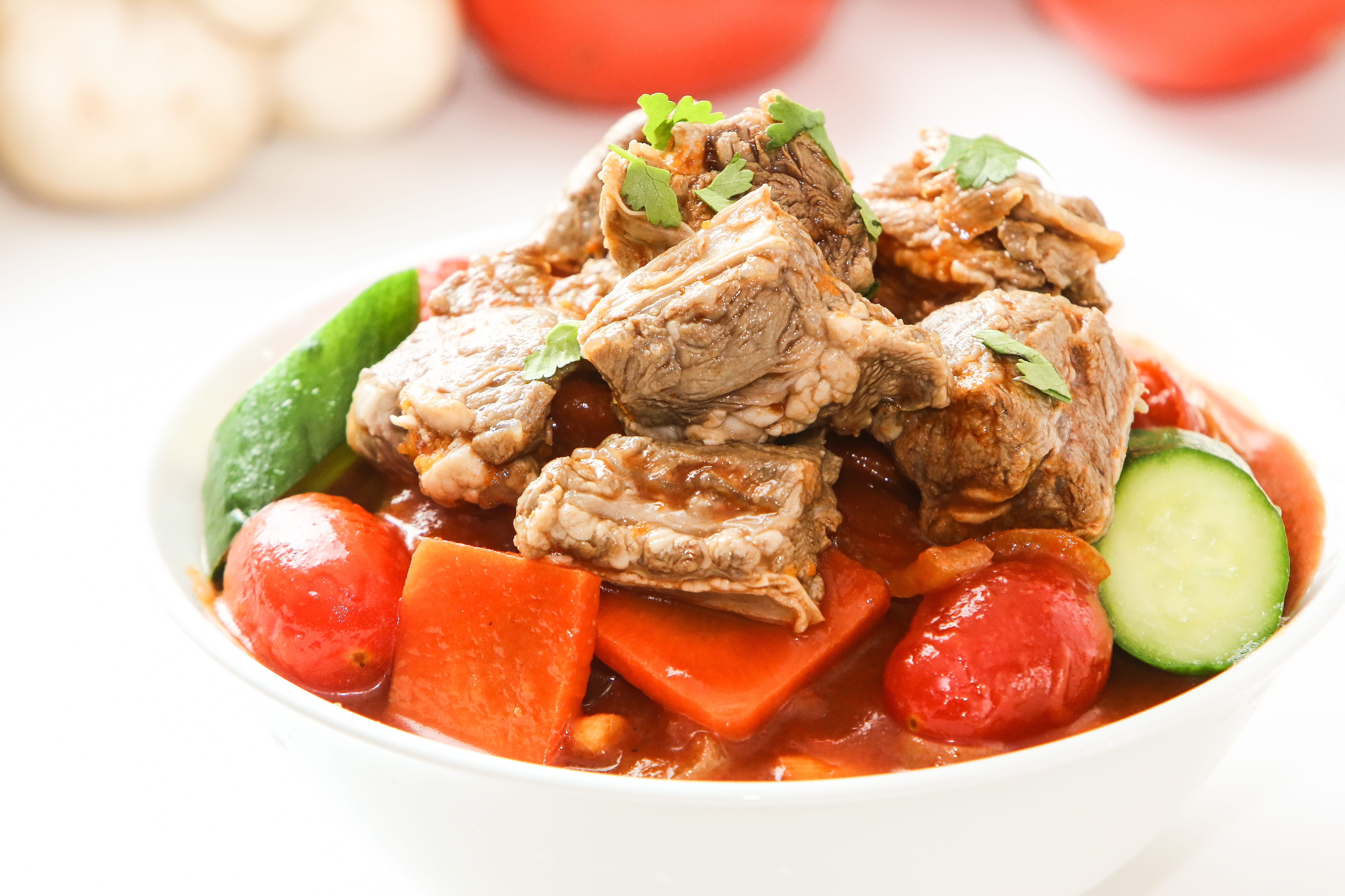 close-up, no people, garnish, vegetable, food and drink, xie, tomato, taiwan, onion, beef, fruit, crockery, meal, food, bowl, red meat, gourmet, ready-to-eat, HD Wallpaper