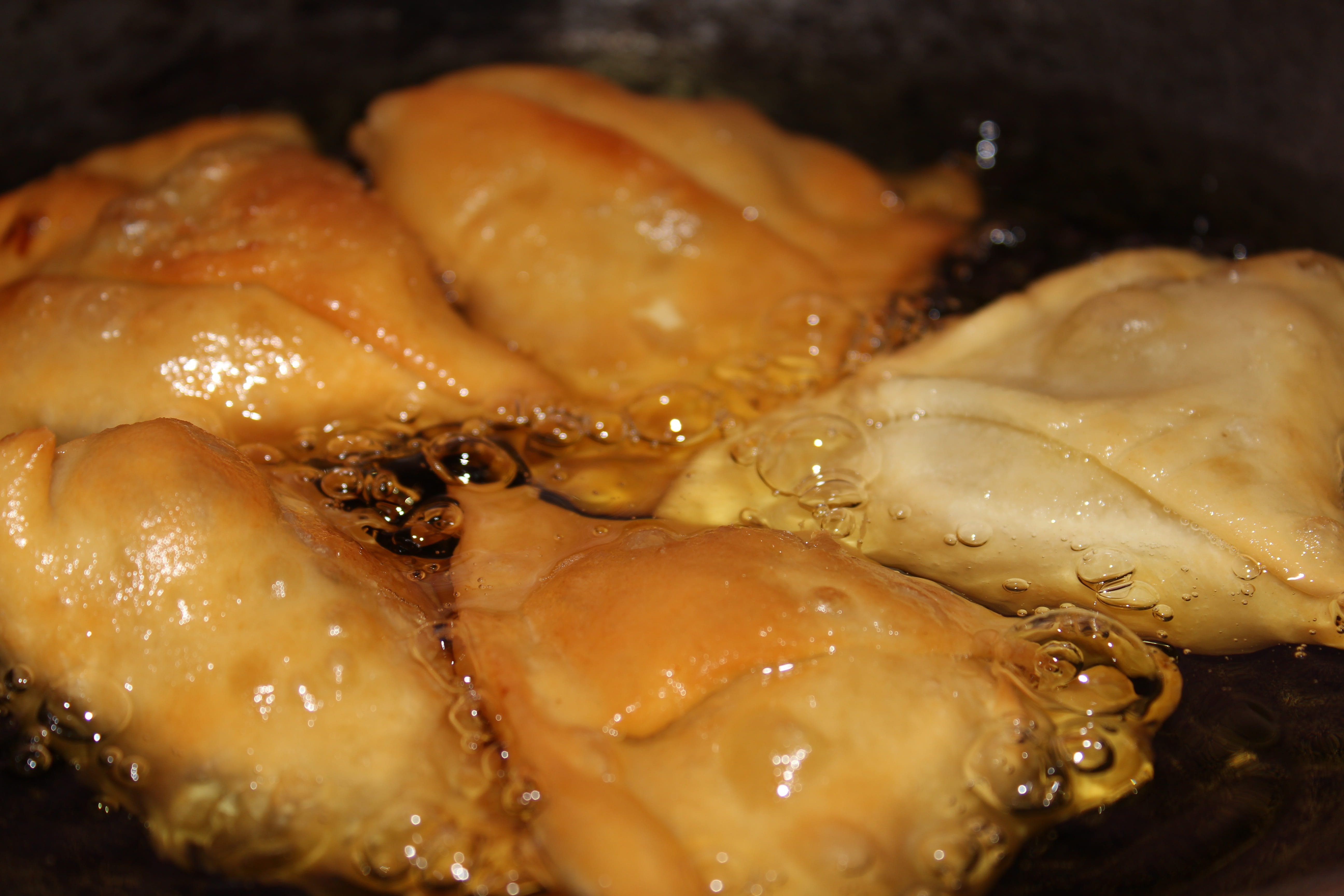 cooking pan, shop, household equipment, meat, hot, indian snacks, food, preparation, chinese food, indulgence, asian food, oil, snack, vegetarian, samosa, HD Wallpaper