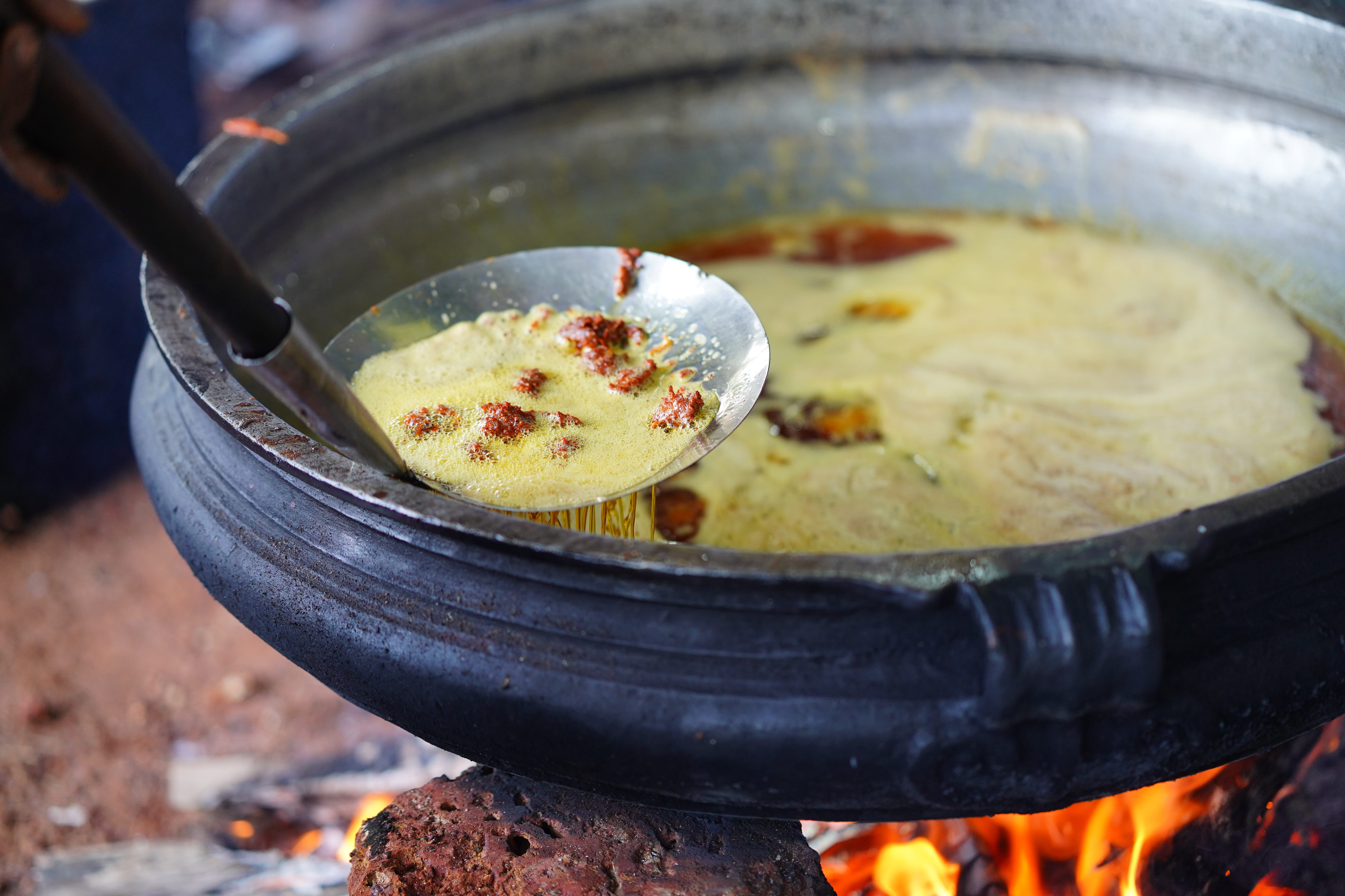 tradition, kitchen, delhi, india, healthy eating, chef, household equipment, cooking pan, container, freshness, close-up, food and drink, old, people, street food, HD Wallpaper