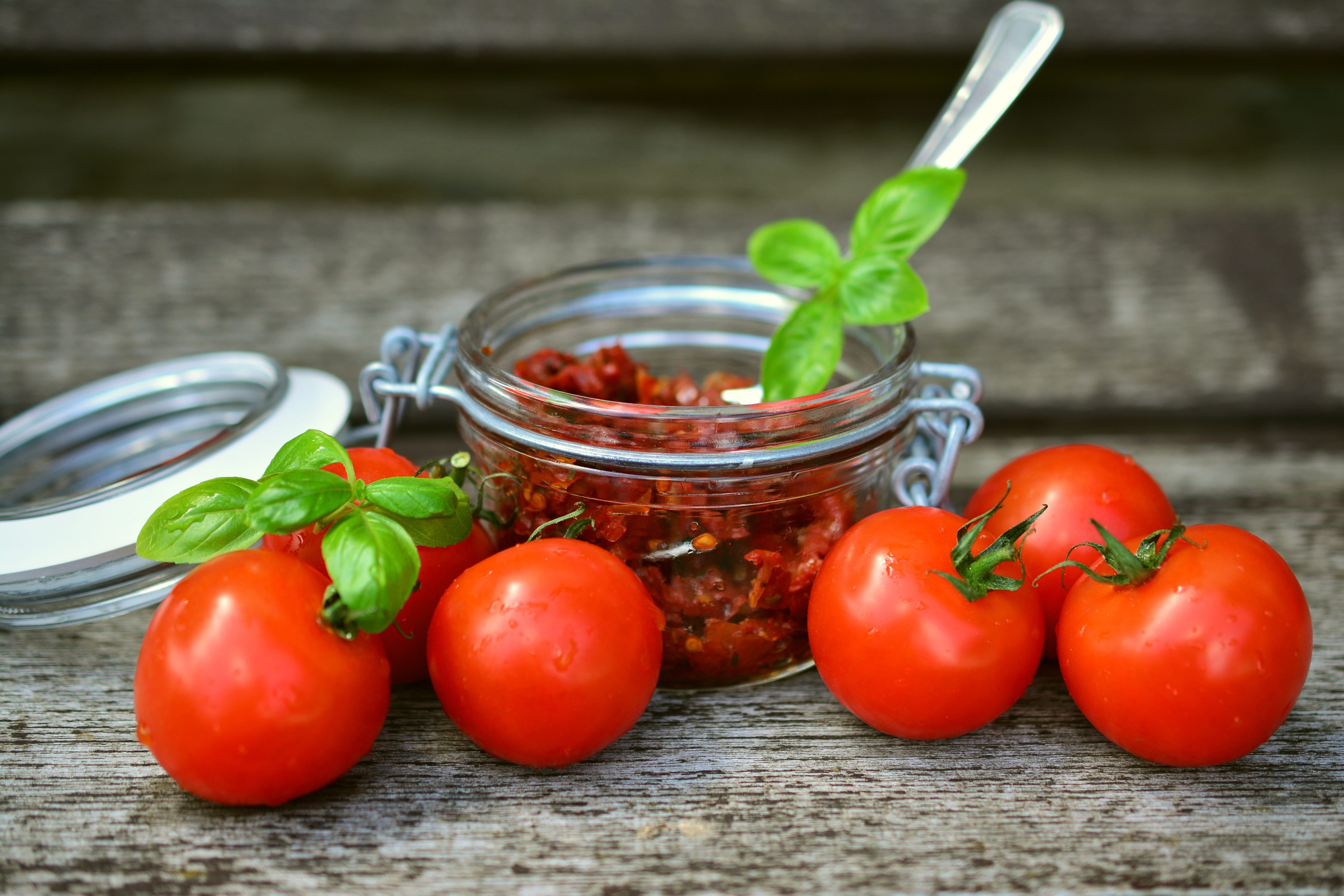 freshness, dried tomatoes, tomatoes, mint leaf - culinary, kitchen, table, vegetable, Oil, dry tomatoes in oil, 5K, wood - material, glass - material, HD Wallpaper