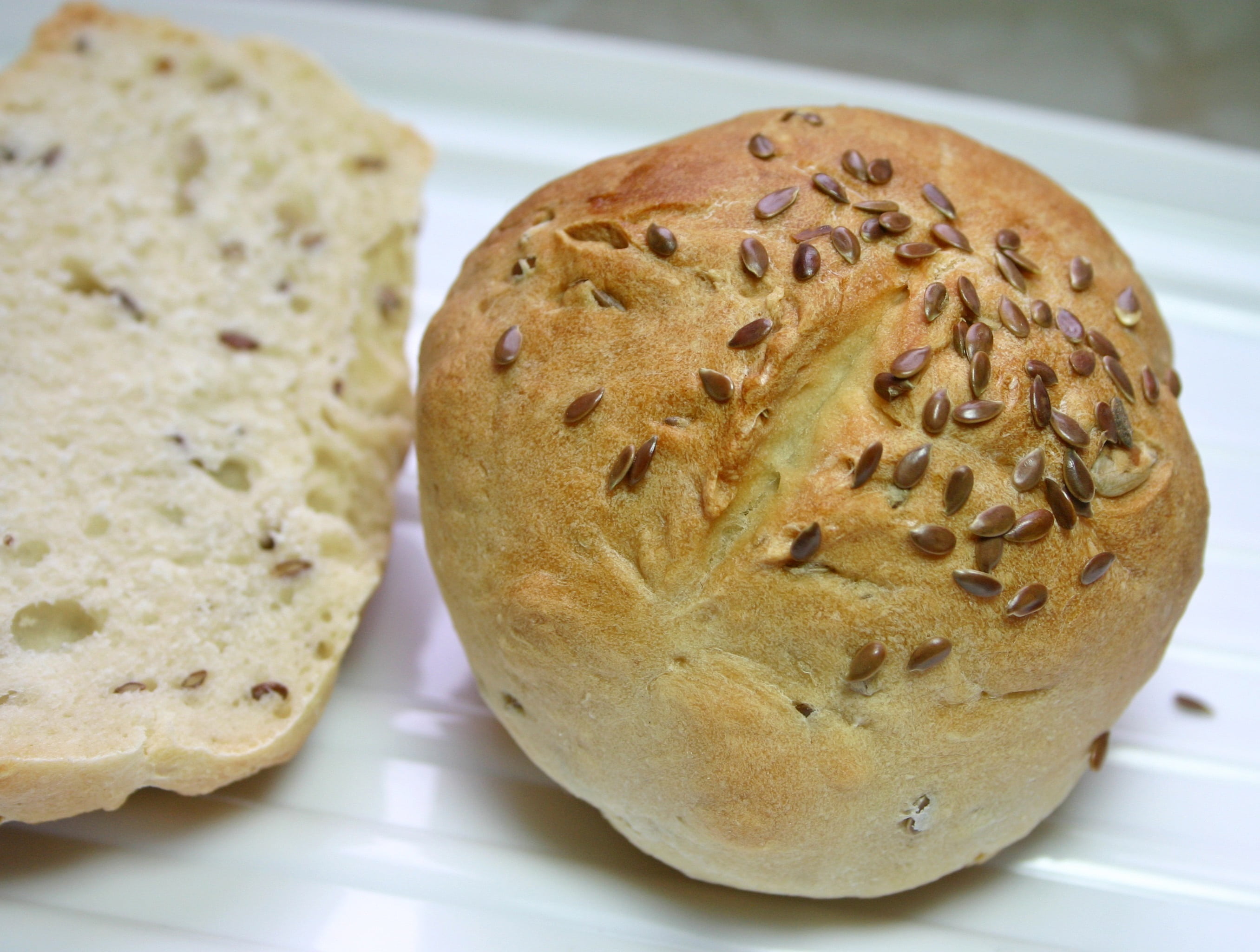 spelt, plate, spelled bun, close-up, grain bread, ready-to-eat, table, bread, pastries, indoors, bake, healthy, healthy eating, seed, vegetarian, baked goods, HD Wallpaper