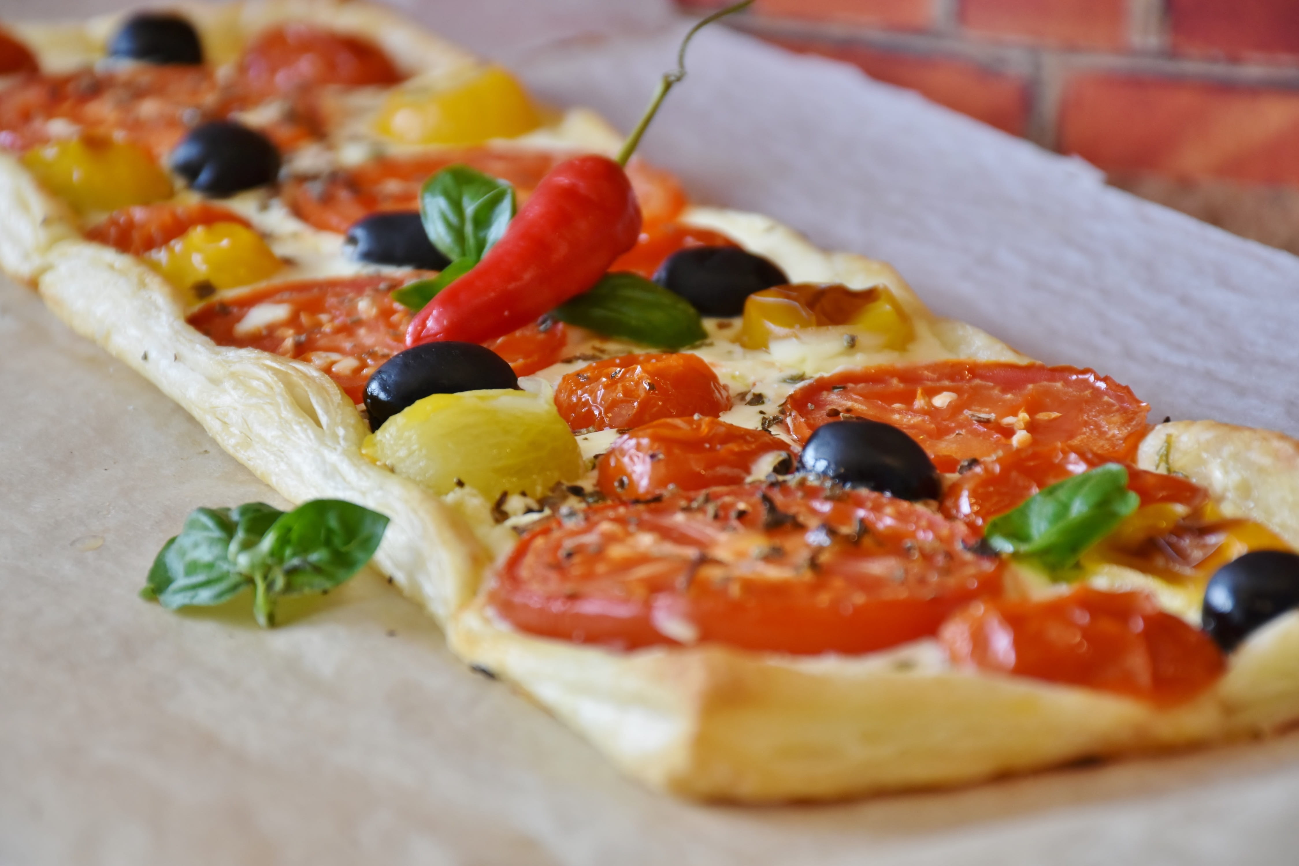 black olive, garnish, freshness, 4K, pepperoni, nutrition, cheese, selective focus, close-up, frisch, no people, meatless, fruit, yellow, ready-to-eat, HD Wallpaper