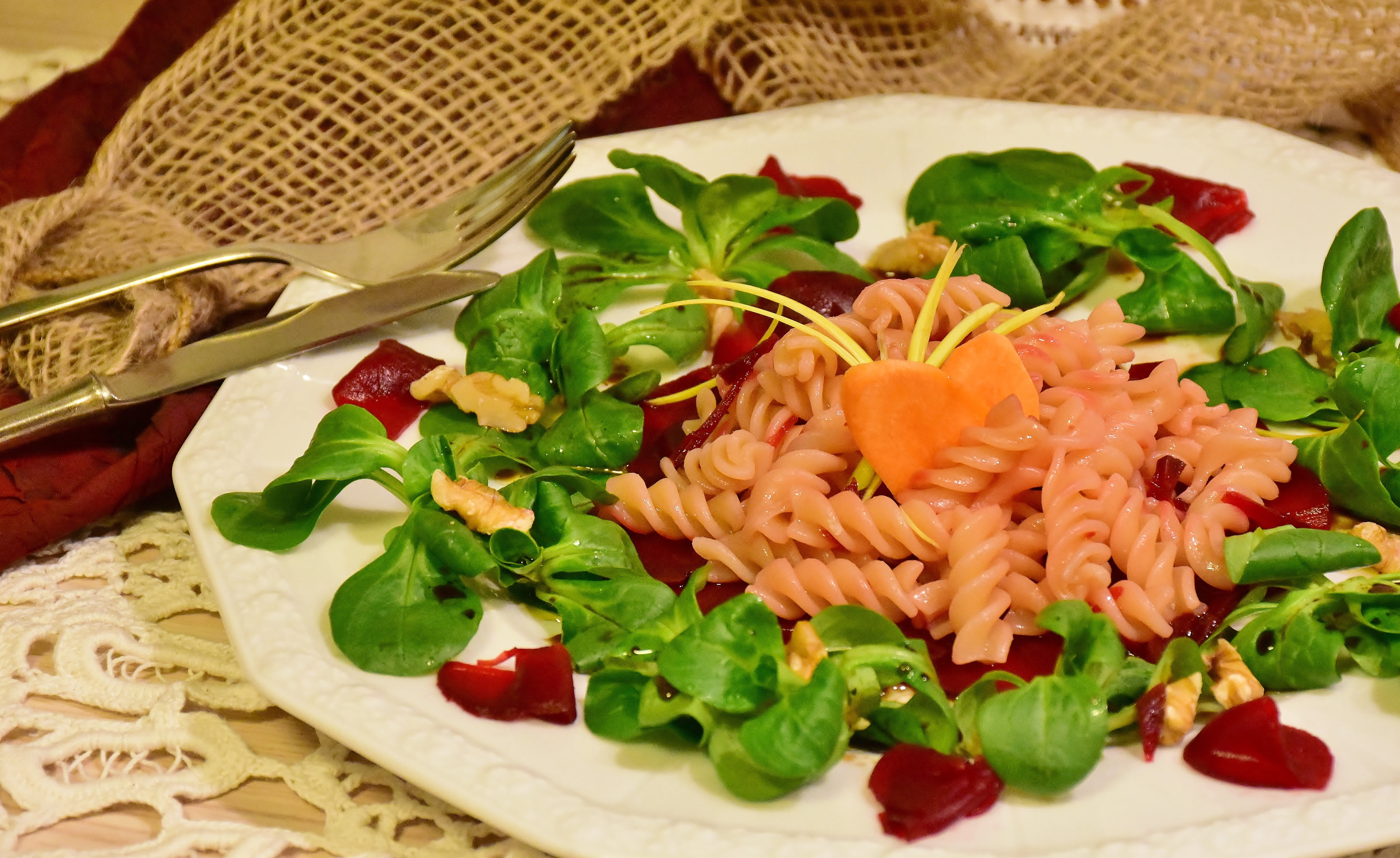 vegetarian food, lambs lettuce, green, beetroot, close-up, vegetarian, healthy eating, ready-to-eat, green salad, enjoy, dinner, frisch, dine, lettuce, HD Wallpaper
