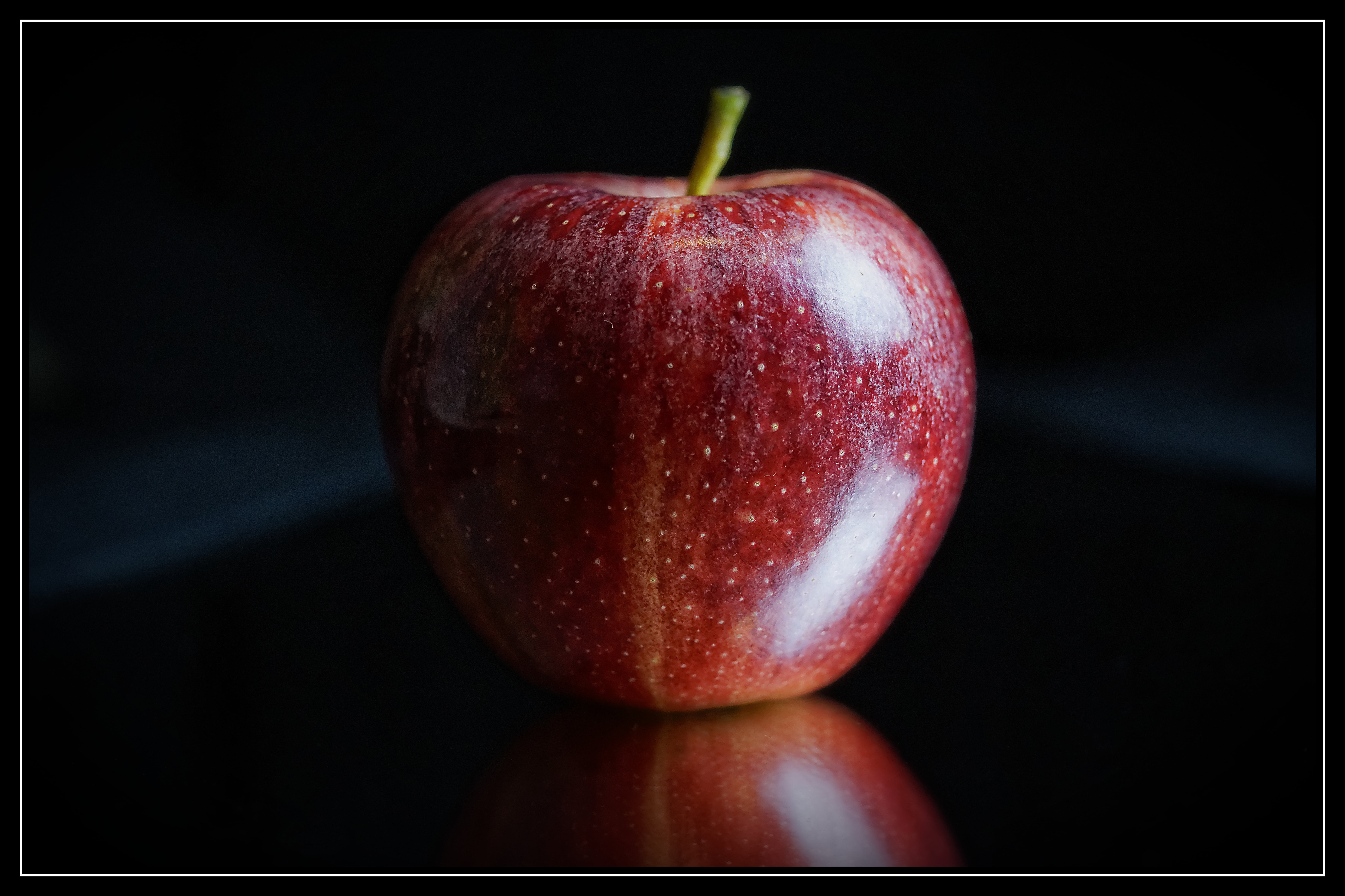 apple, kitchen, studio shot, healthy lifestyle, market fresh vegetables, apple - fruit, black background, ripe, fruit, close-up, vegan, eat, indoors, no people, HD Wallpaper
