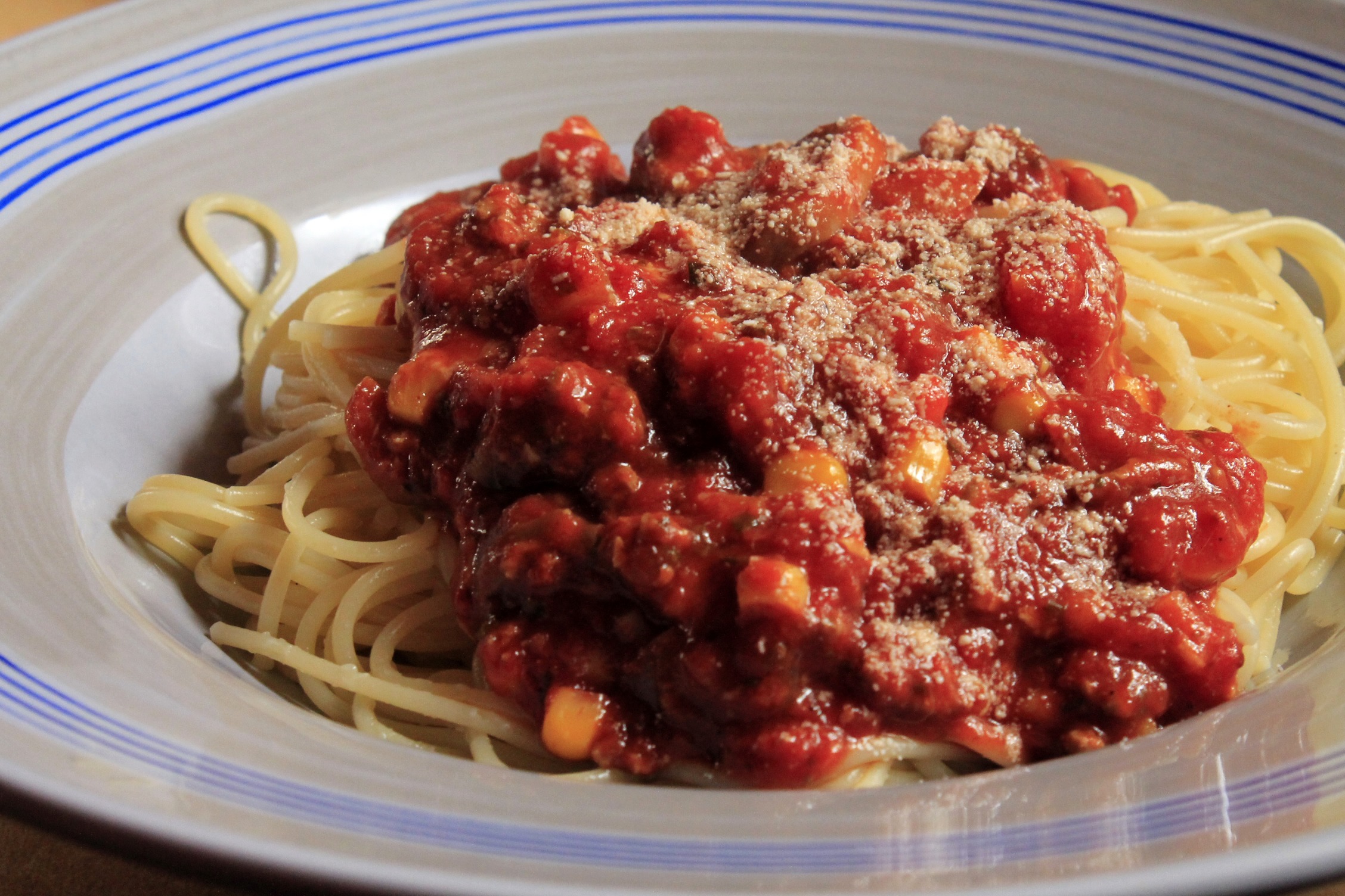 noodles, sauce, tomato sauce, green, ready-to-eat, condiment, meal, no people, parmesan cheese, ceramic, spaghetti bolognese, crockery, garnish, pasta, HD Wallpaper
