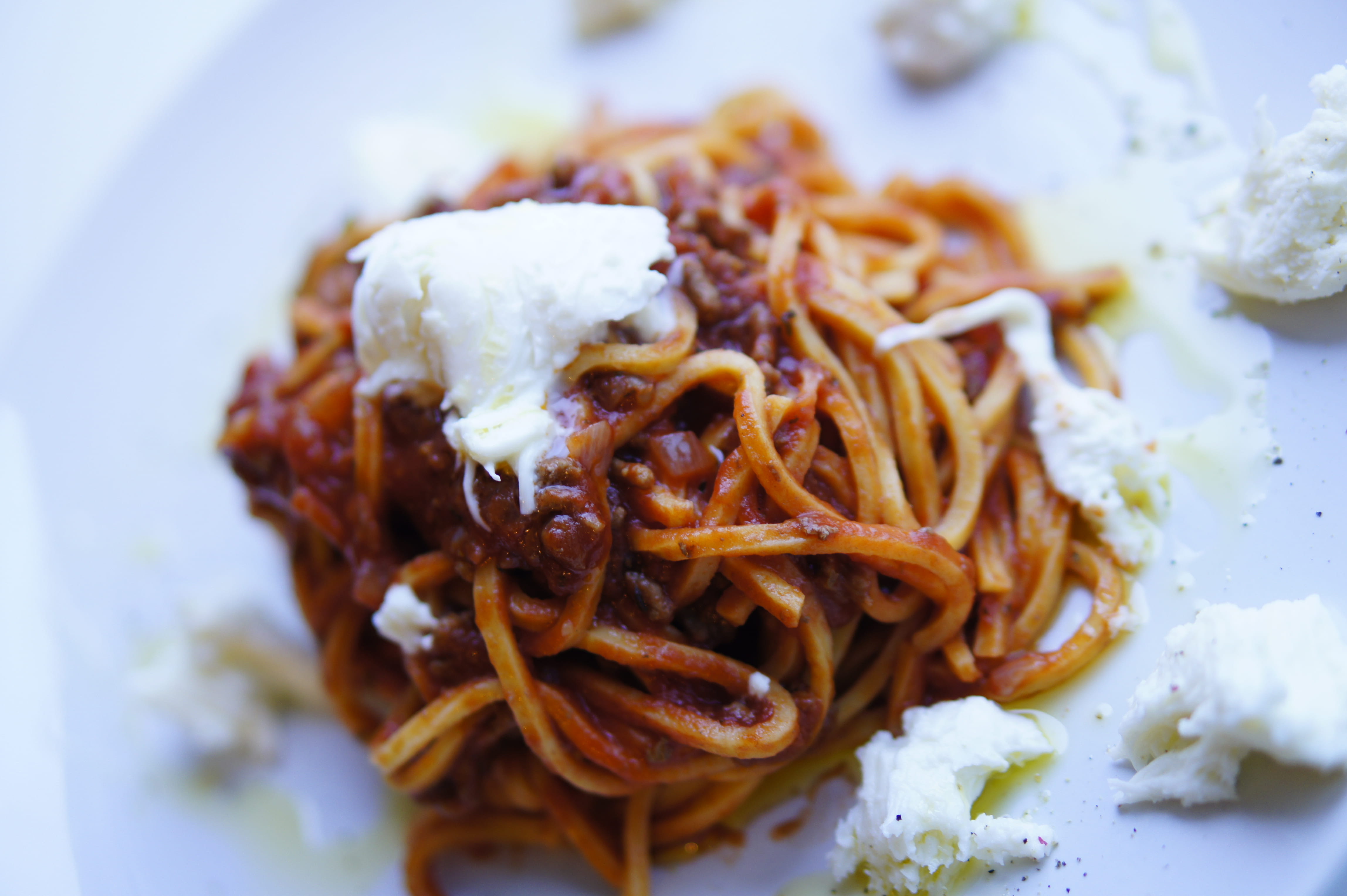 still life, 4K, italian, ready-to-eat, healthy eating, dinner, italian food, indoors, meat, wellbeing, indulgence, selective focus, bolognese, plate, no people, HD Wallpaper
