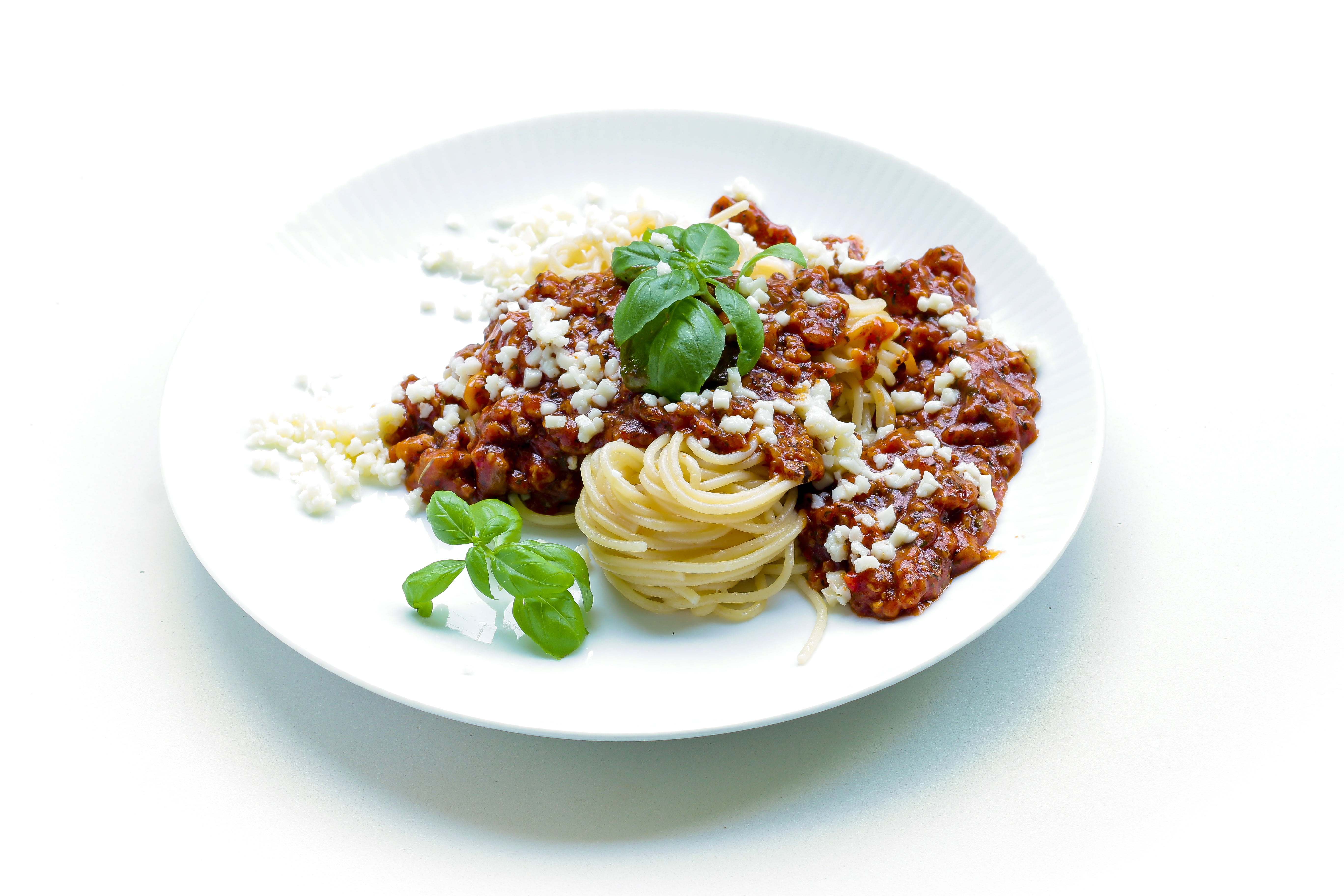 indulgence, meal, wellbeing, luncheon, spaghetti, 5K, freshness, italian food, eat, white background, no people, vegetarian food, basil, ready-to-eat, HD Wallpaper