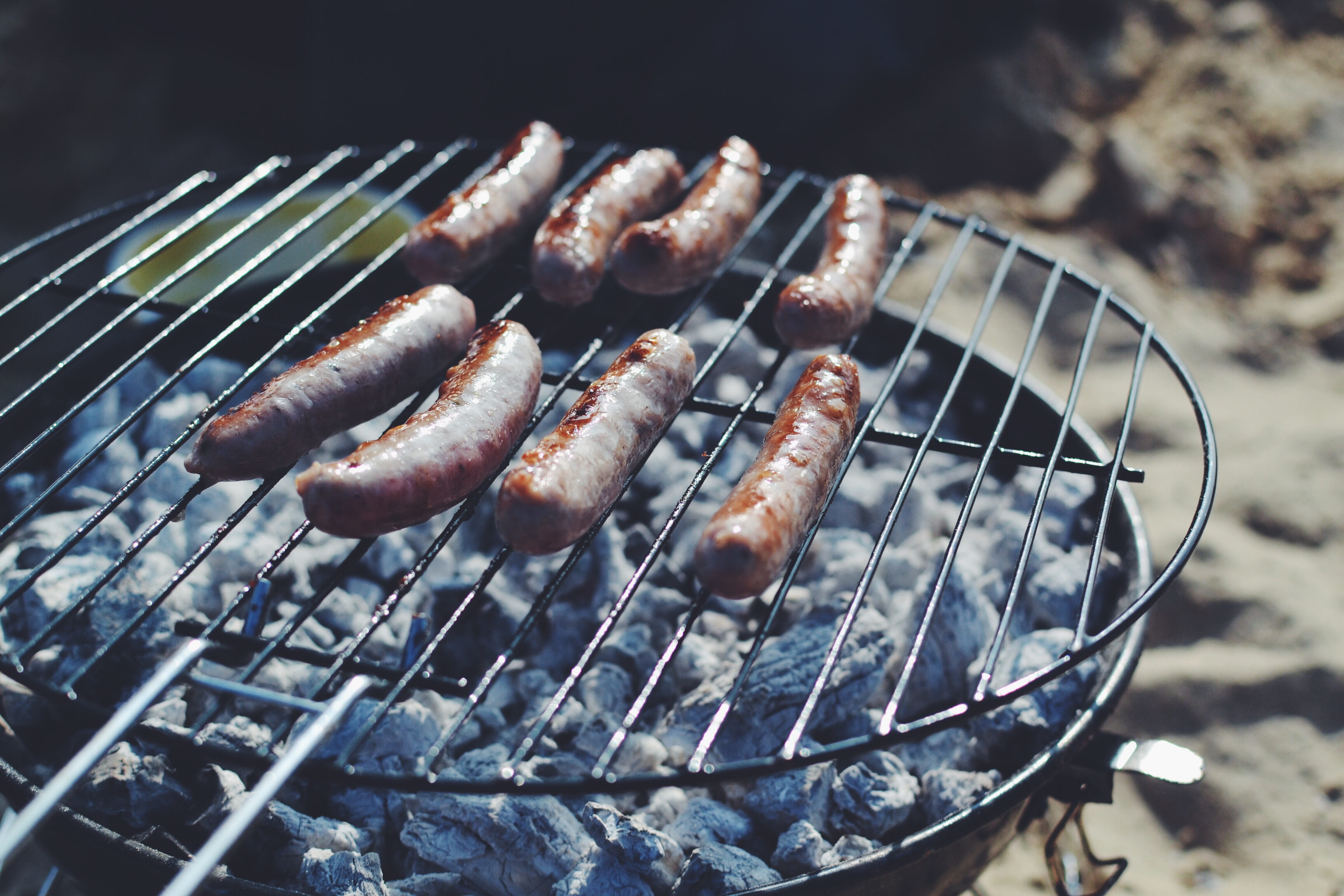 outdoors, sausages, outdoor, 4K, meat, preparing food, preparation, sausage, freshness, grilled, fire, grid, barbecue, no people, kitchen utensil, coal, HD Wallpaper
