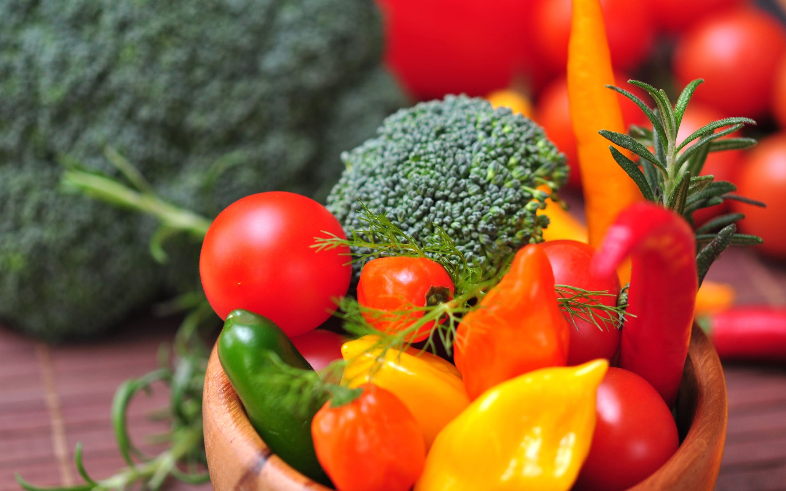 red bell pepper, wood - Material, nature, freshness, ingredient, pepper - Vegetable, lot, cooking, meal, close-up, carrot, eating, vegetable, healthy Eating, HD Wallpaper