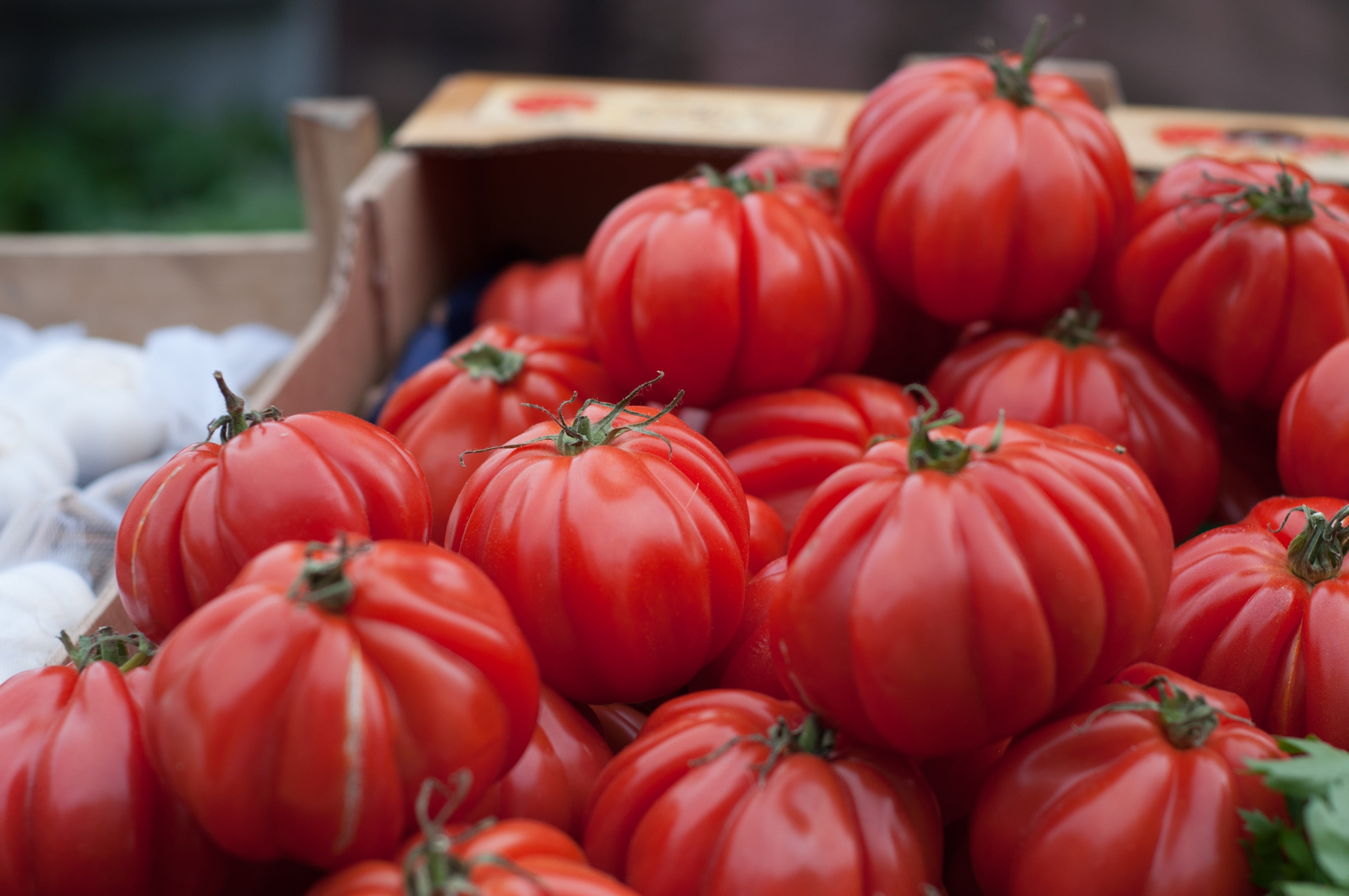 fruit, food, large group of objects, no people, outdoors, cooking, food and drink, healthy eating, retail, tomatoes, stack, ripe, market, close-up, wellbeing, HD Wallpaper