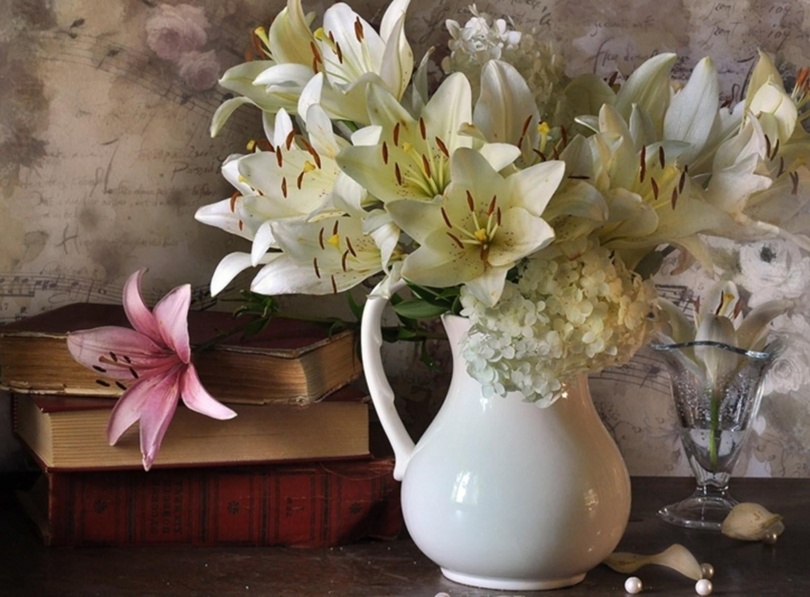 table, vase, white, backgrounds, summer, botany, inflorescence, still life, bouquet, beauty In Nature, flower, wedding, notes, green Color, romance, close-up, HD Wallpaper