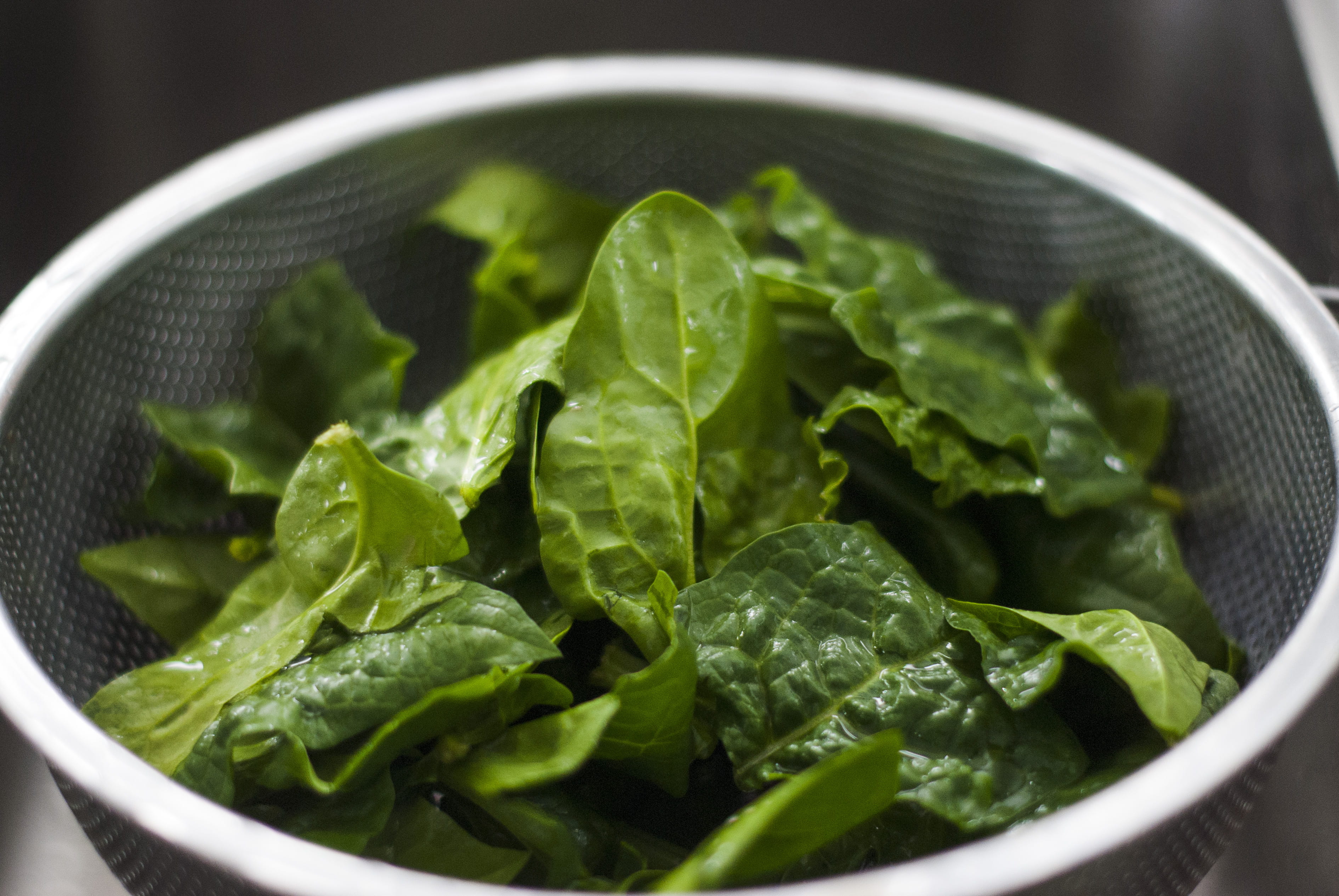plant part, green, vegetables, bowl, freshness, vegetable, wellbeing, leaf vegetable, sieve, healthy eating, indoors, basket, organic, studio shot, spinach, HD Wallpaper