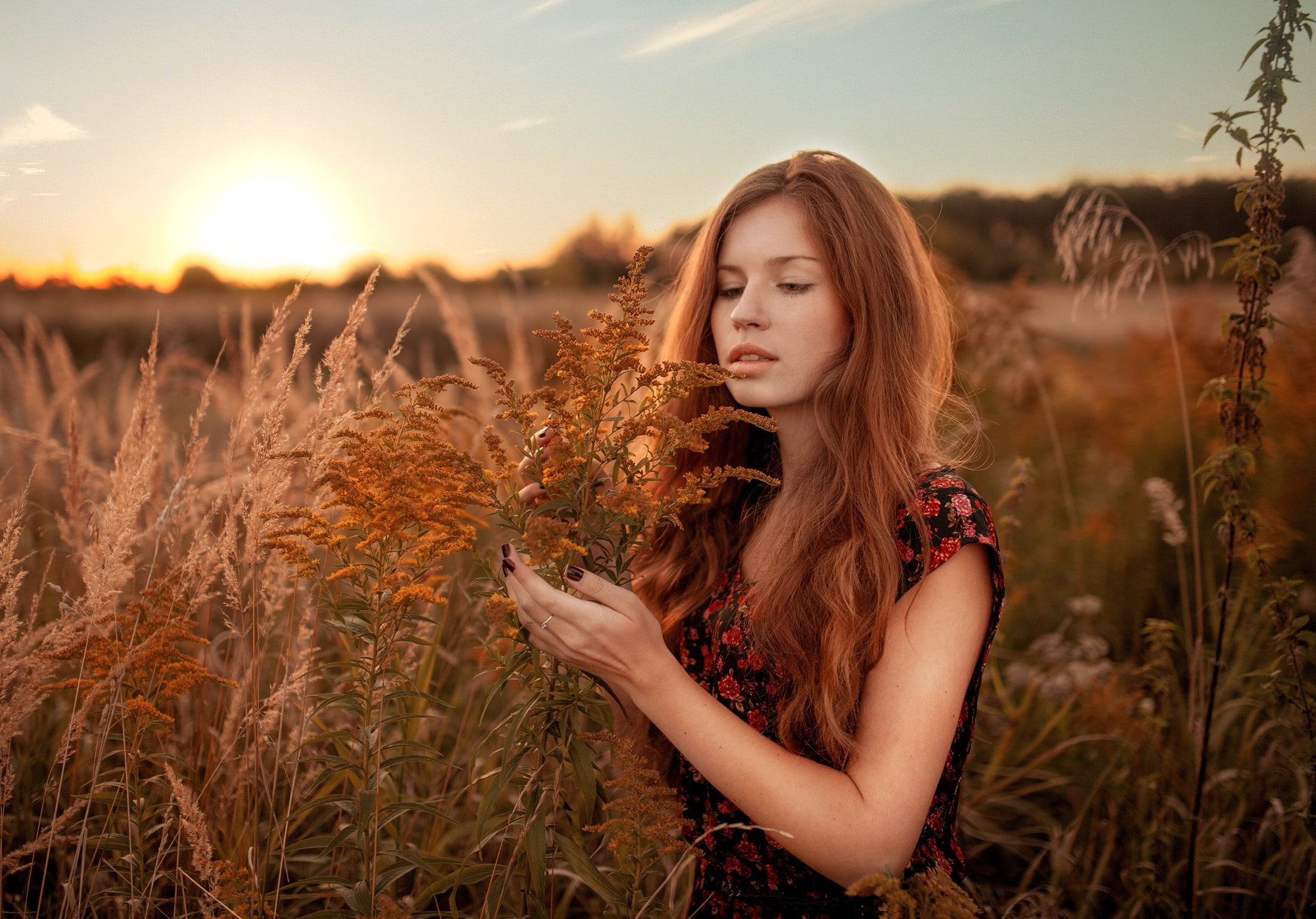 redhead, focused, women outdoors, women, Dmitrij Butvilovskij, 1080P, Dmitry Butvilovsky, field, HD Wallpaper