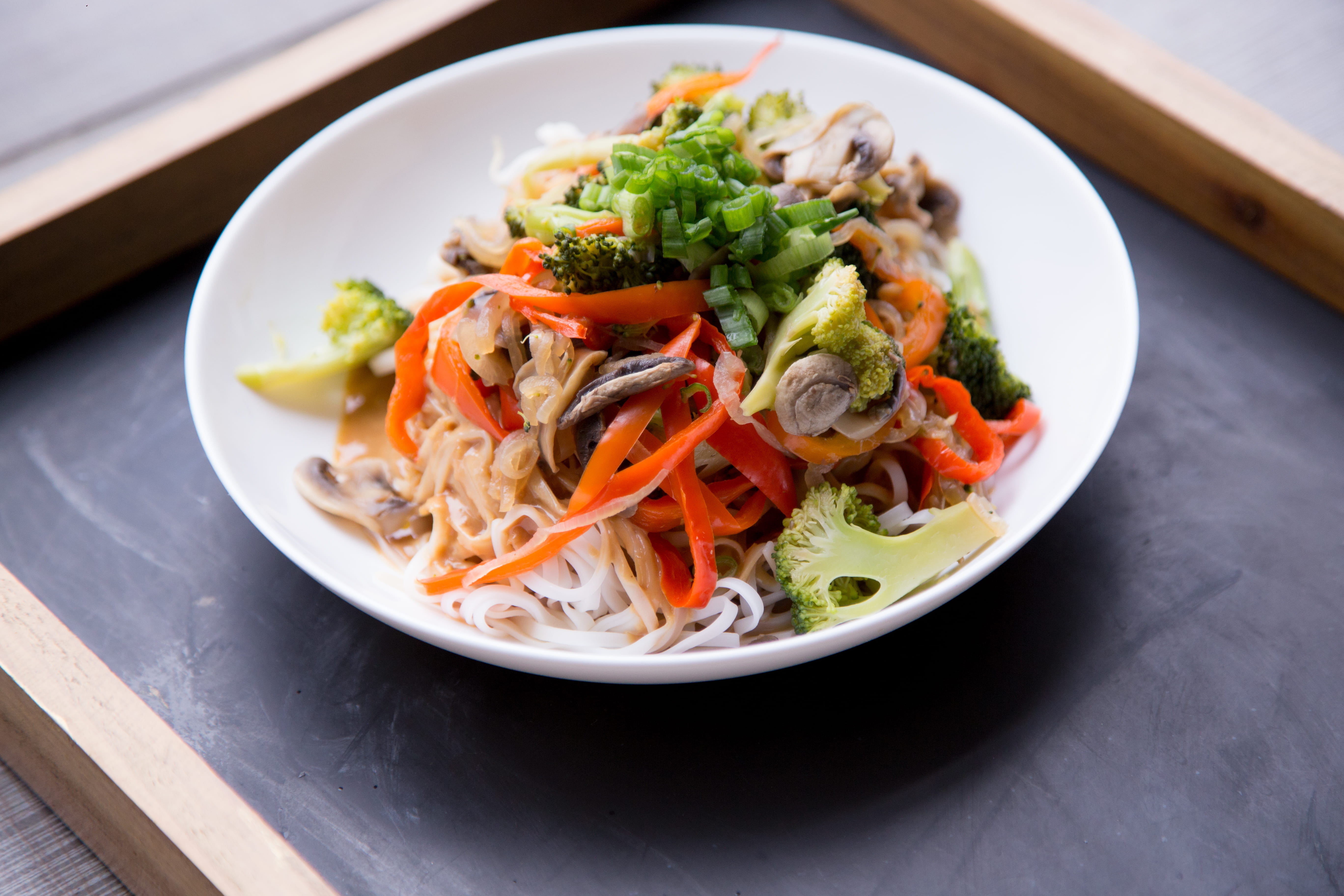vegan, 5K, food, close-up, bowl, plate, canada, healthy, meal, dish, garnish, pasta, chinese food, dinner, food and drink, seafood, chopped, salad, produce, HD Wallpaper