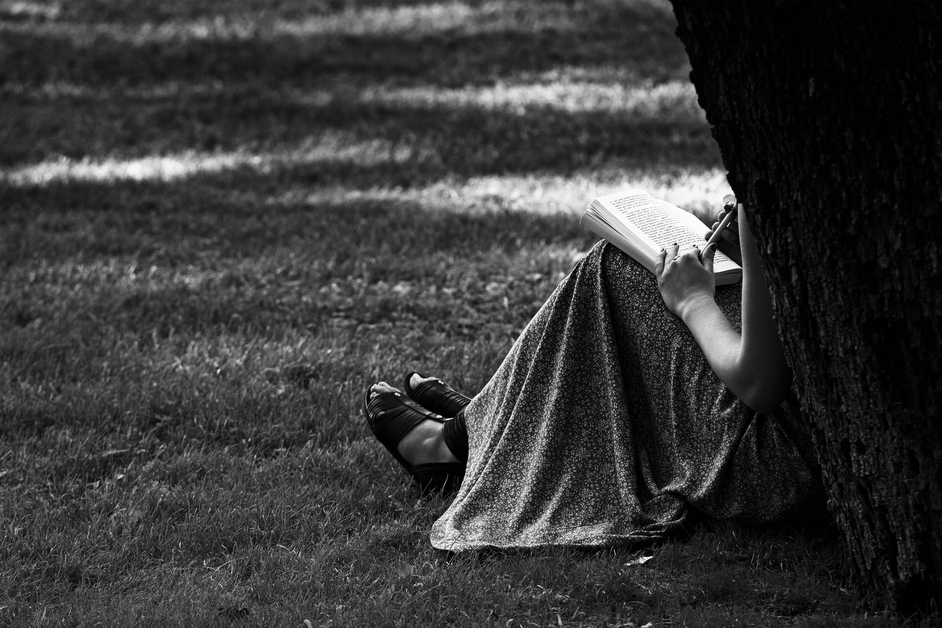 outdoors, dress, adult, photo, land, people, person, wise, 2K, clothing, leaning, book, reflection, women, nature, side view, rome, novel, real people, HD Wallpaper