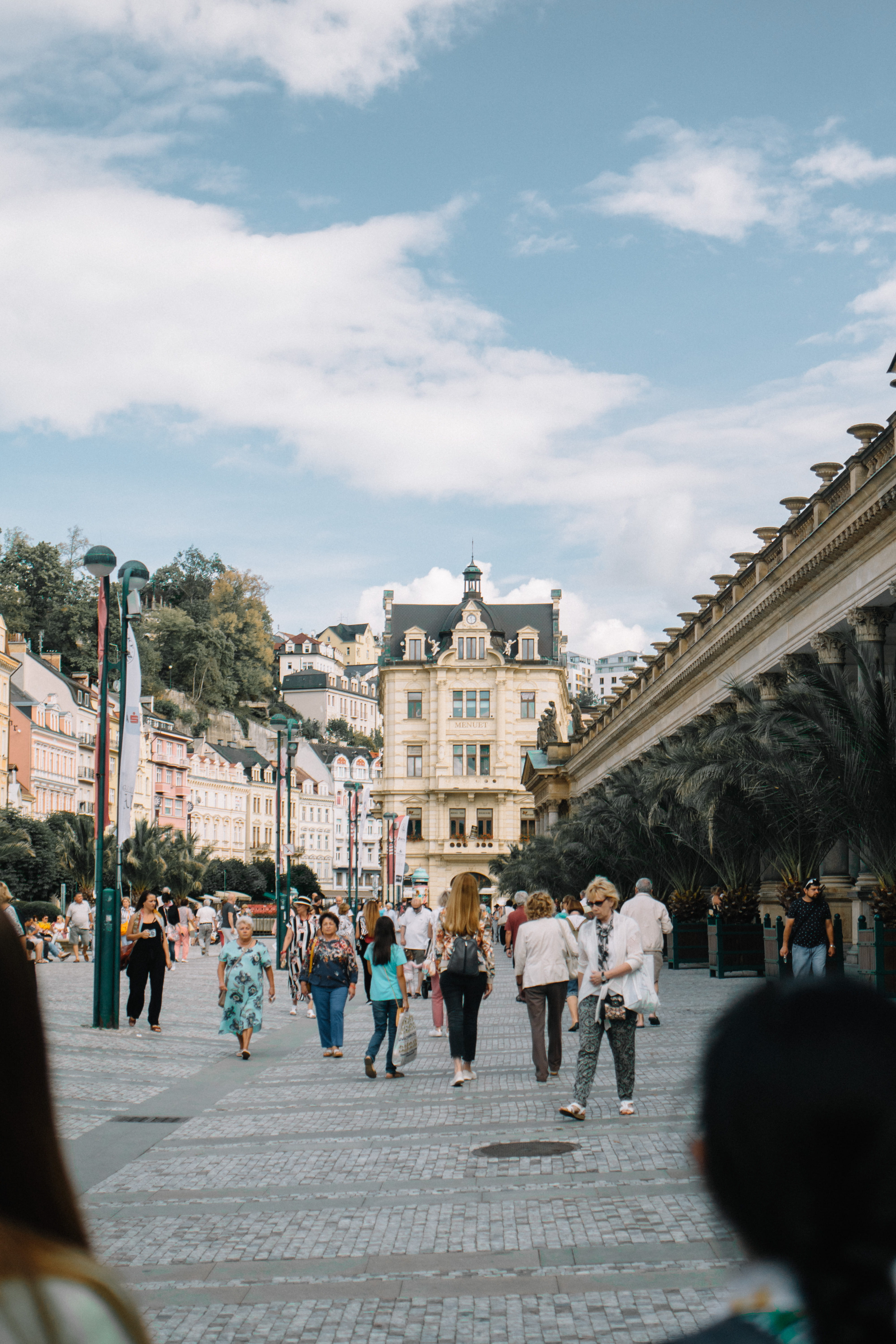 walking, menuet, czechia, cloud - sky, leisure activity, sky, men, city, 5K, karlovy vary, women, large group of people, building, nature, old, people, Phone HD Wallpaper