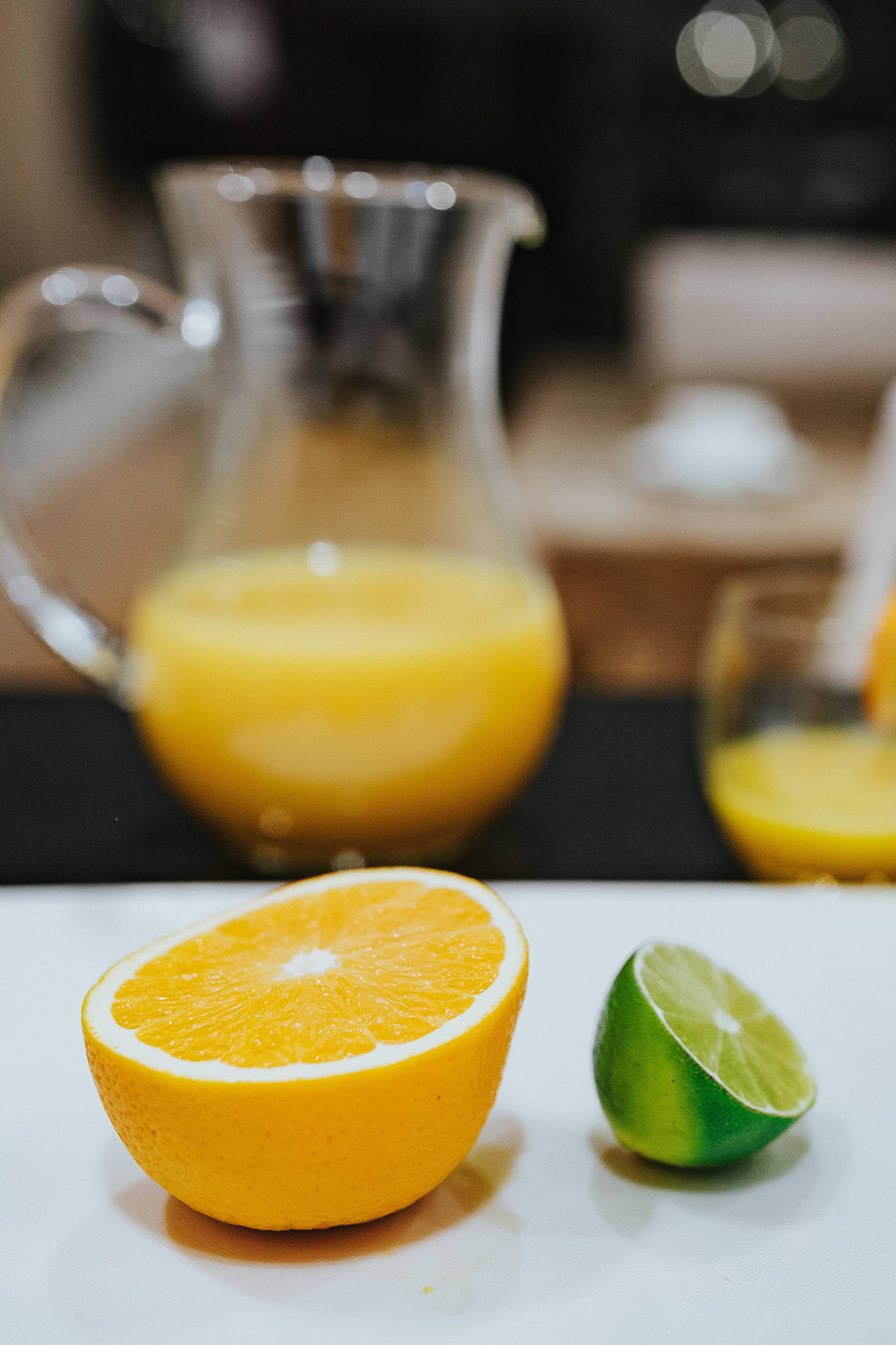 freshly, table, orange - Fruit, focus on foreground, refreshment, juice, close-up, no people, yellow, citrus Fruit, freshly squeezed, breakfast, 2K, squeezed, Phone HD Wallpaper
