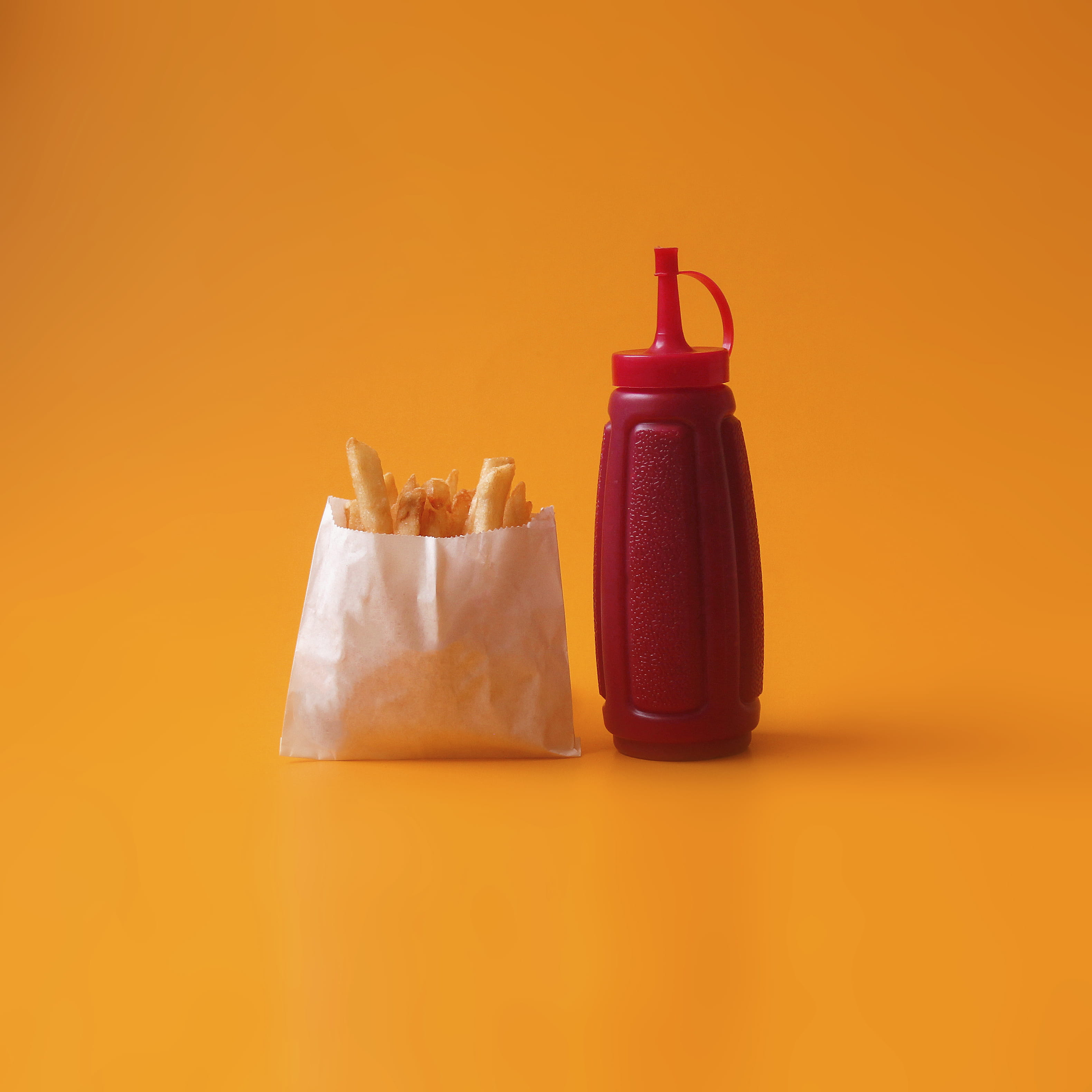 indoors, food and drink, bottle, plastic, squeeze, fried, cut out, take out food, close-up, copy space, white, orange background, container, beside, red, Phone HD Wallpaper