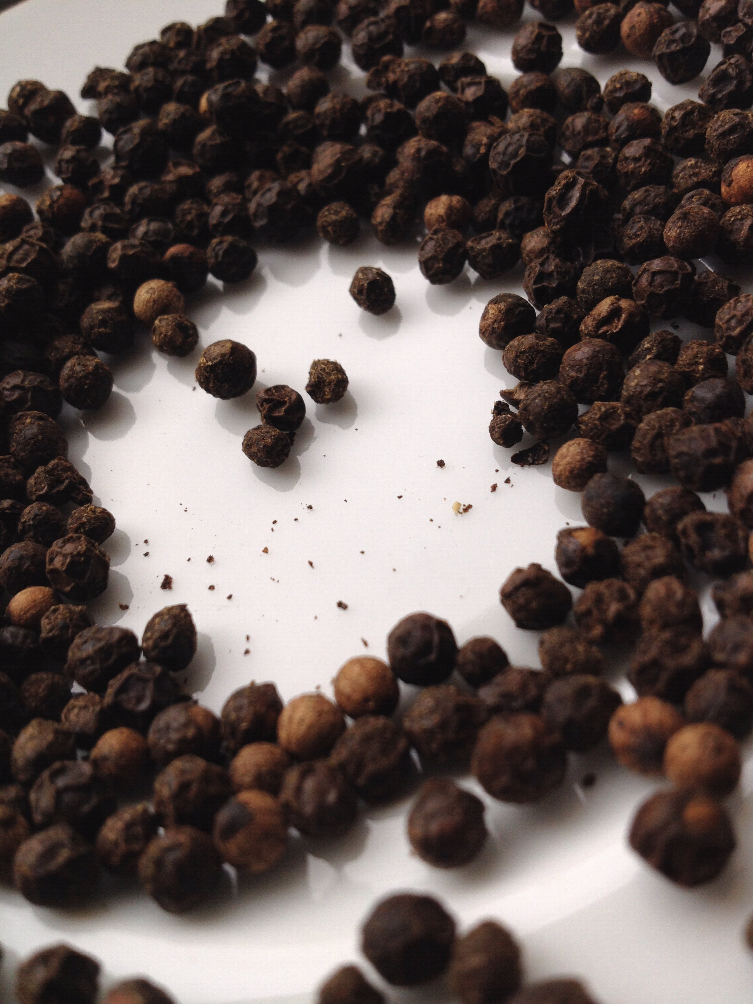 selective focus, 2K, italian cuisine, black pepper, coffee - drink, indoors, full frame, brown, food and drink, freshness, eating, coffee, abundance, coffee bean, Phone HD Wallpaper
