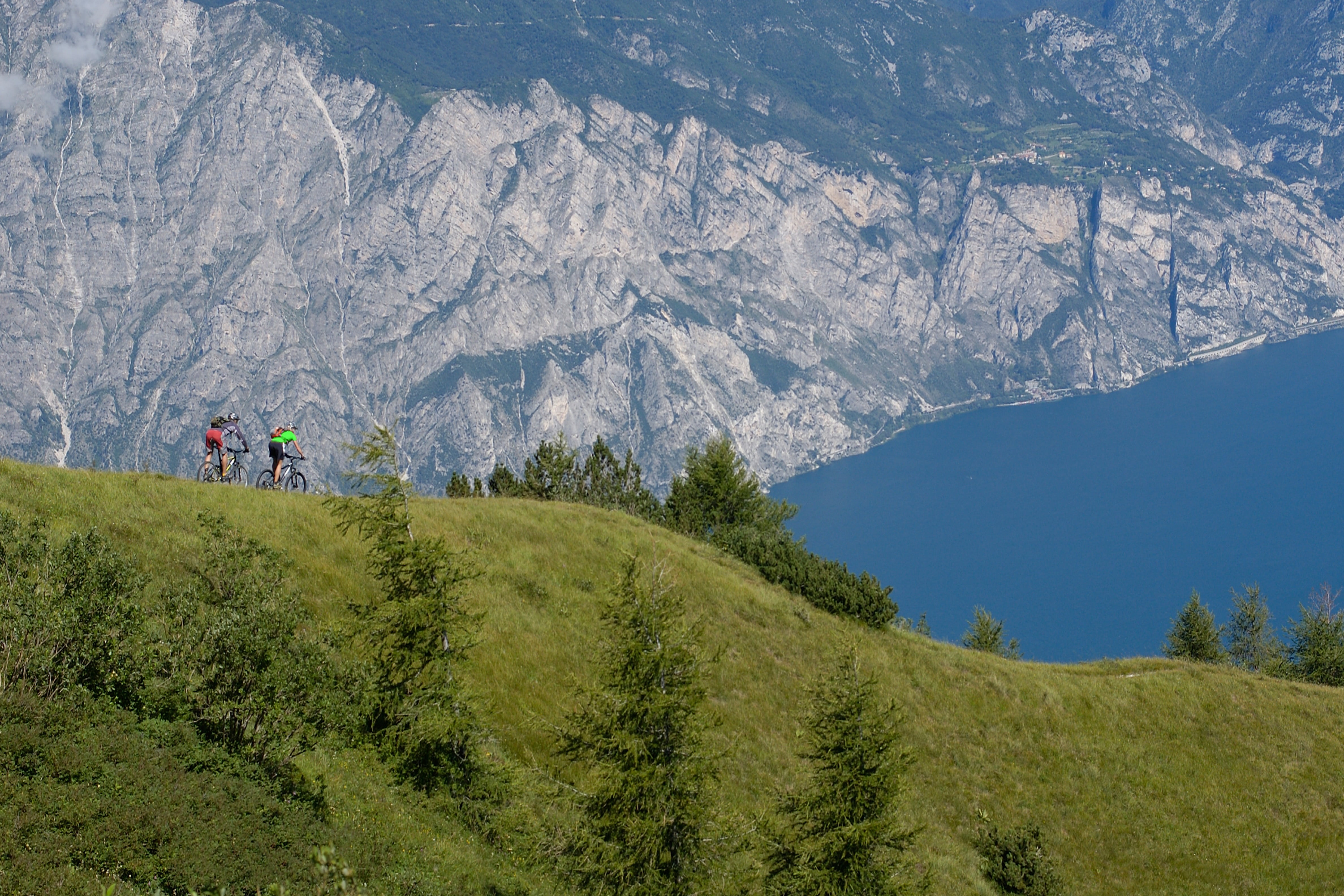 mountain bikers, people, plant, tranquil scene, mountain range, hiking, group of people, alpine, mountain, nature, activity, cliff, travel destinations, HD Wallpaper