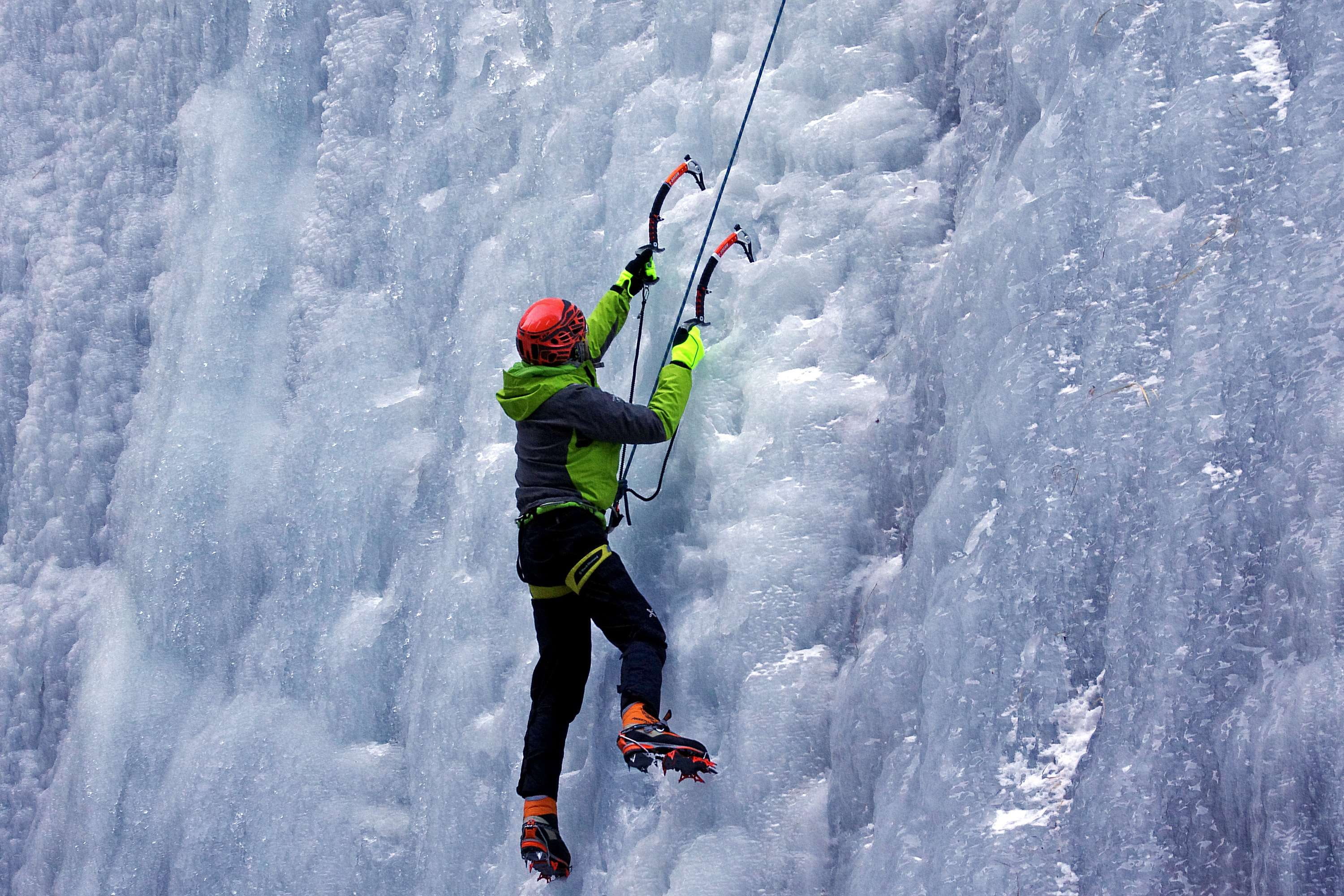 sports equipment, ice falls, helmet, people, italy, dolomites, day, scenics - nature, winter sports, snow, veneto, nature, sottoguda, men, climbing, 2K, HD Wallpaper