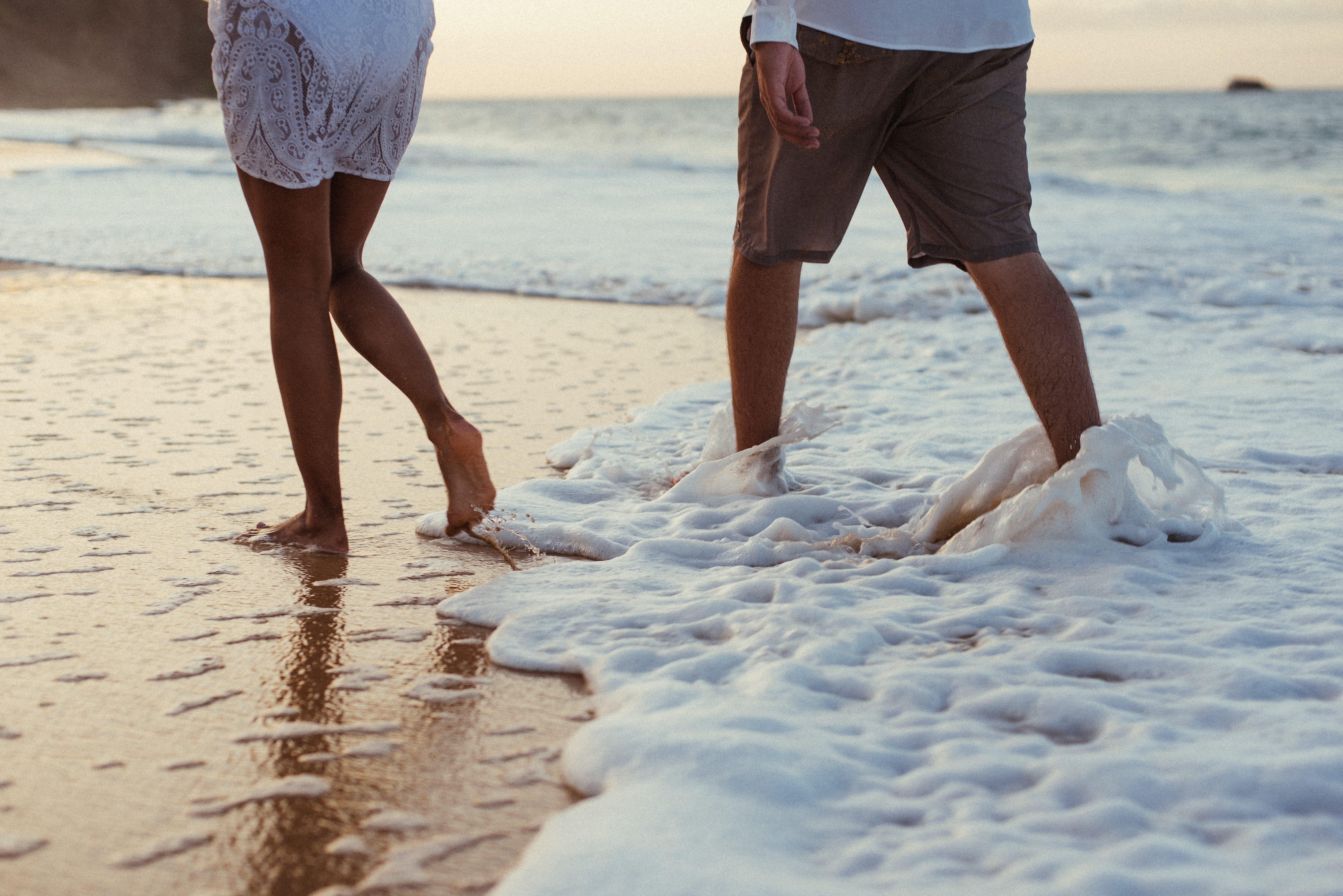 outdoors, beach walk, couple - Relationship, recreational Pursuit, men, young Women, honeymoon, young Men, lifestyles, 5K, sea, swimming, part Of, dating, HD Wallpaper
