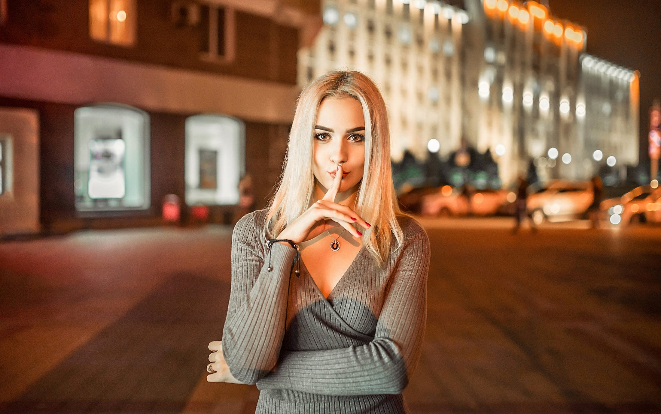 finger, blonde, area, Georgy Dyakov, 1080P, pose, portrait, look, dress, hairstyle, makeup, the city, gesture, background, bokeh, beauty, lights, lips, HD Wallpaper