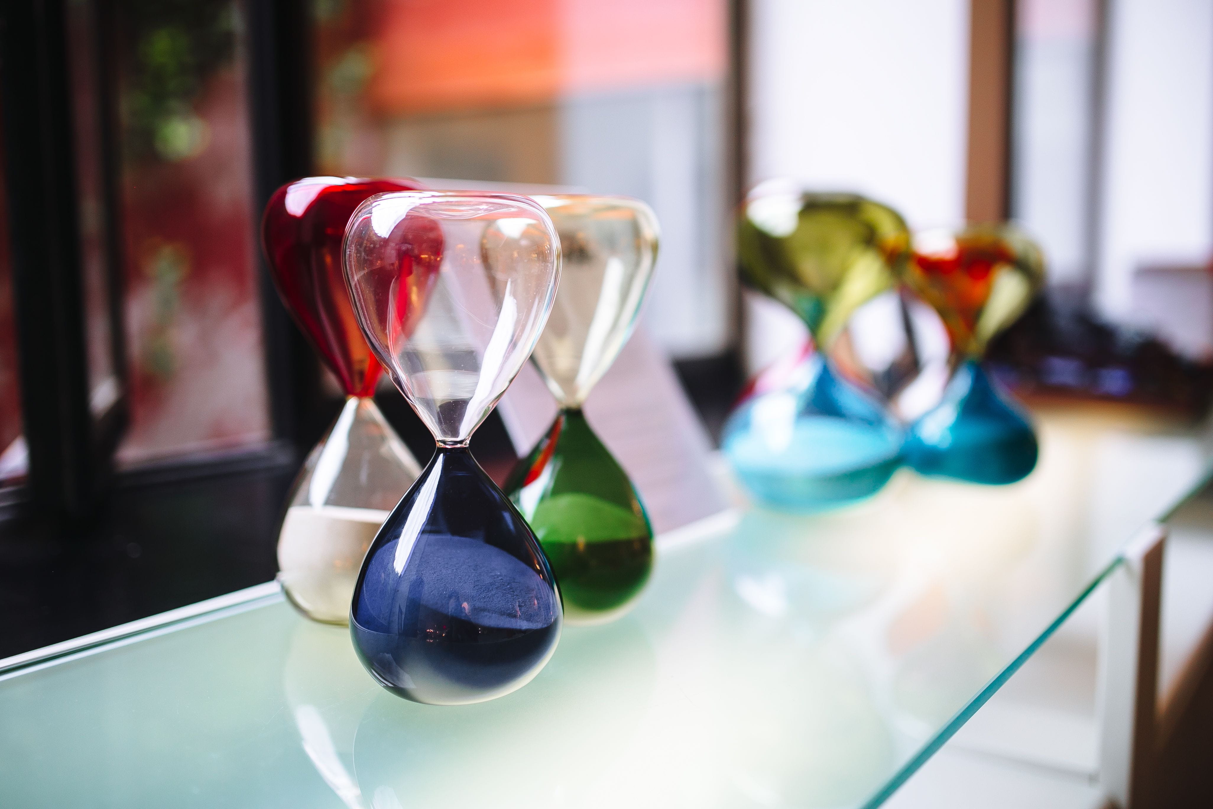 hourglass, table, no people, reflection, still life, Italy, islands, Venini, transparent, shiny, 4K, time, glass, day, indoors, factory, deadline, museum, HD Wallpaper