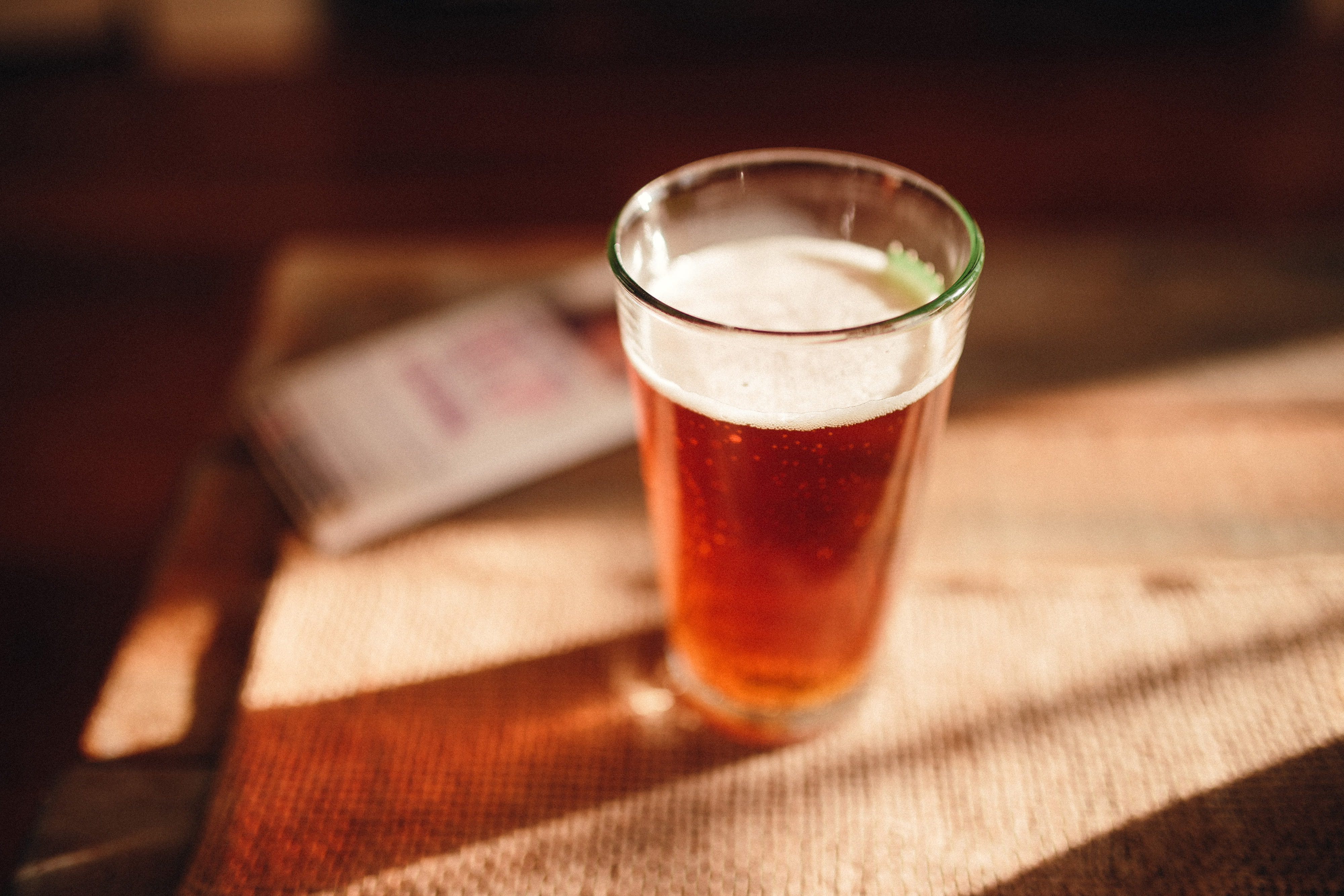 dark, pub, focus on foreground, indoors, shadow, sunlight, 4K, selective focus, bar - Drink Establishment, alcohol, pint glass, drink, refreshment, beer - Alcohol, HD Wallpaper