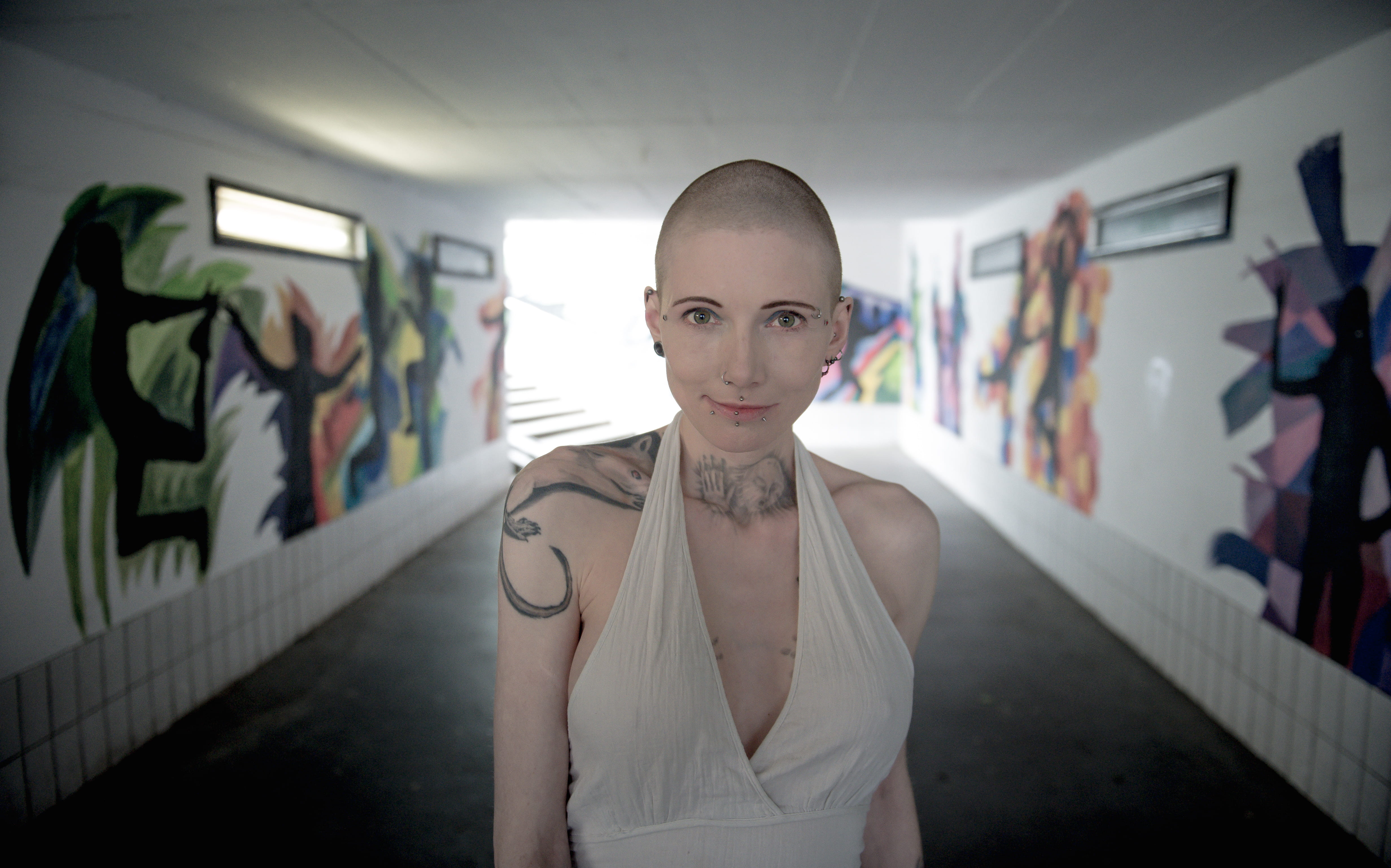 surplice, real people, front view, one person, art and craft, sleeveless, bald, portrait, hairstyle, inside, 4K, wearing, streetstyle, person, hall in tirol, HD Wallpaper