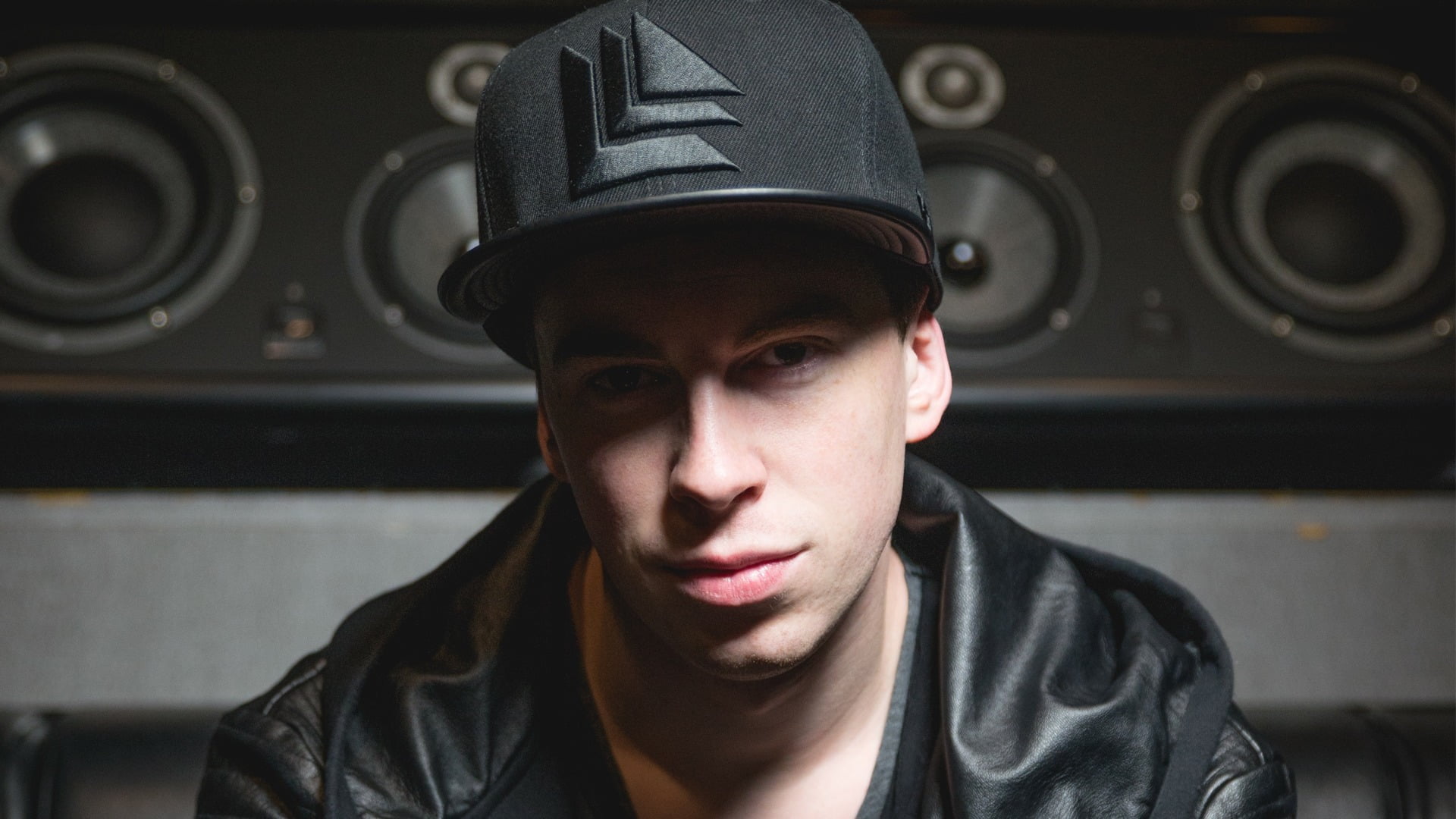 full, young adult, headshot, s, industry, men, hip hop, front view, occupation, cap, helmet, technology, adult, one person, DJ, portrait, Robbert van de Corput, HD Wallpaper