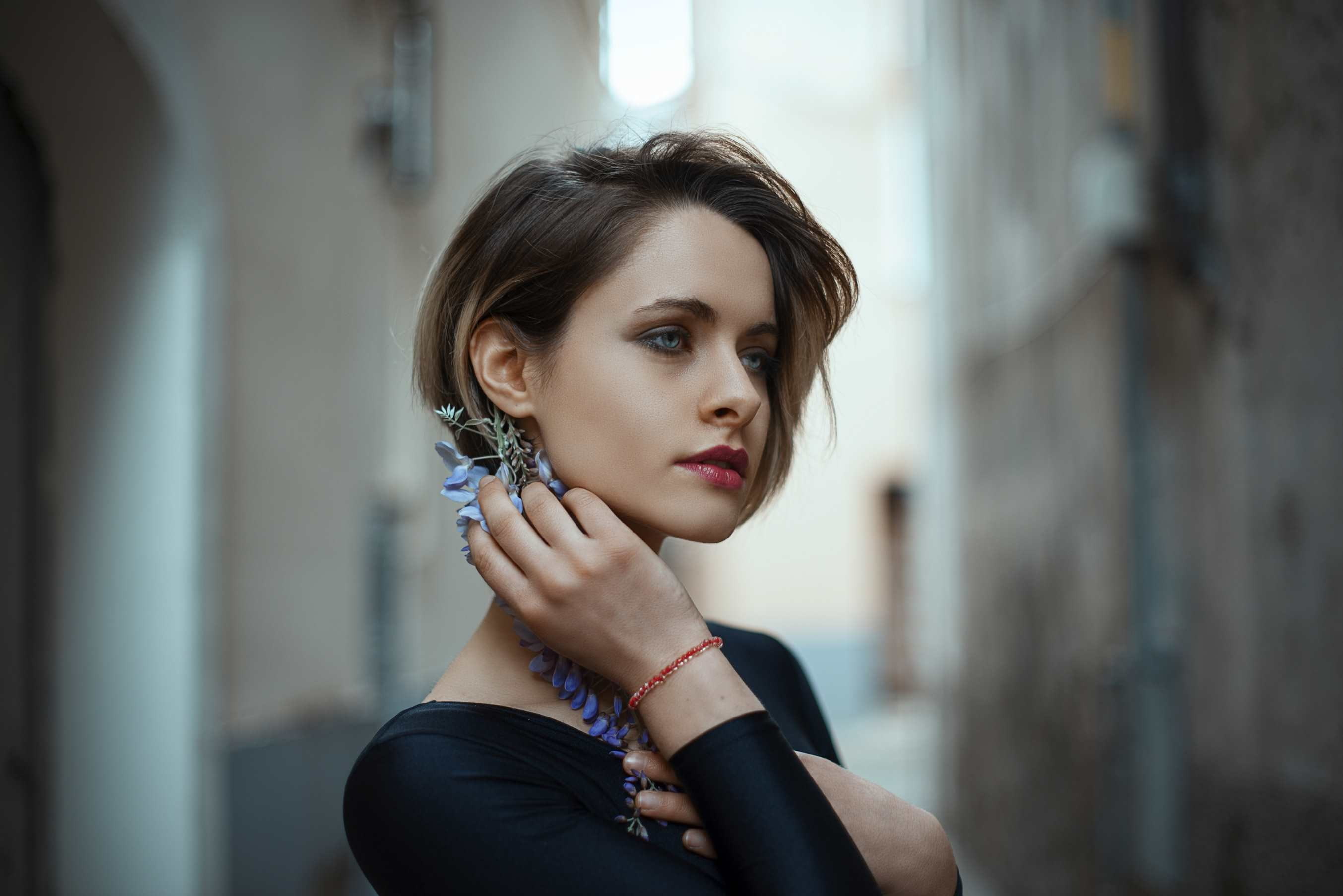 focus on foreground, one person, adult, short hair, jewelry, beauty, looking away, looking at camera, flowers, brunette, young adult, contemplation, 2K, HD Wallpaper