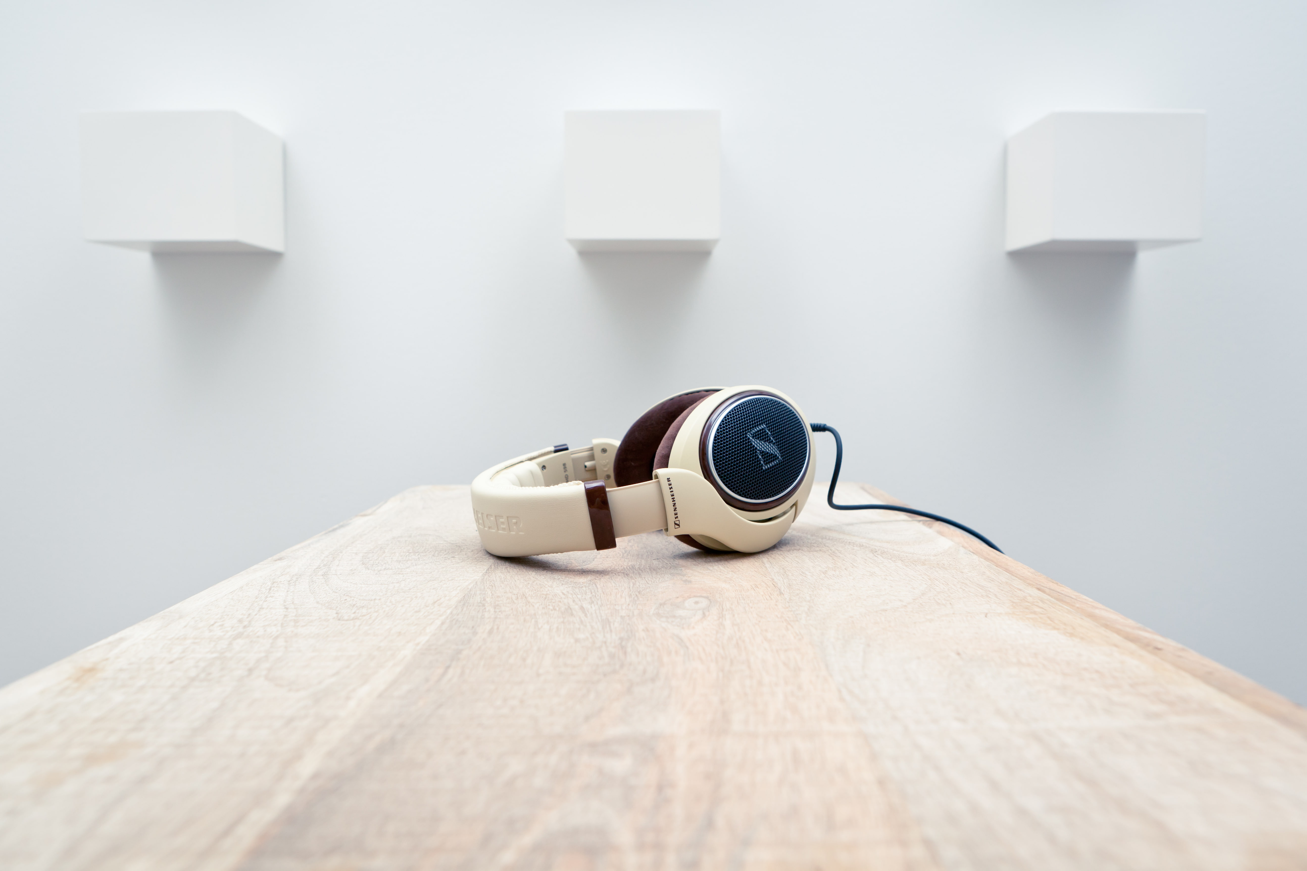 HEADPHONES, ROOM, corded, WALL, sennheiser, SENNHEISER HD598, HI-TECH, white, 5K, TABLE, HD Wallpaper