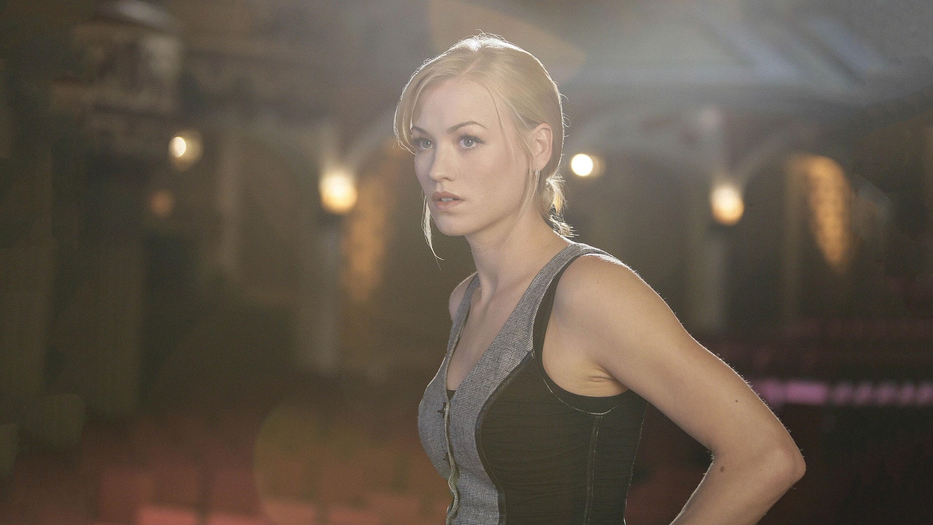 portrait, street, one person, Chuck, young adult, night, hair, architecture, contemplation, beautiful woman, Yvonne Strahovski, city, blond hair, beautiful people, HD Wallpaper