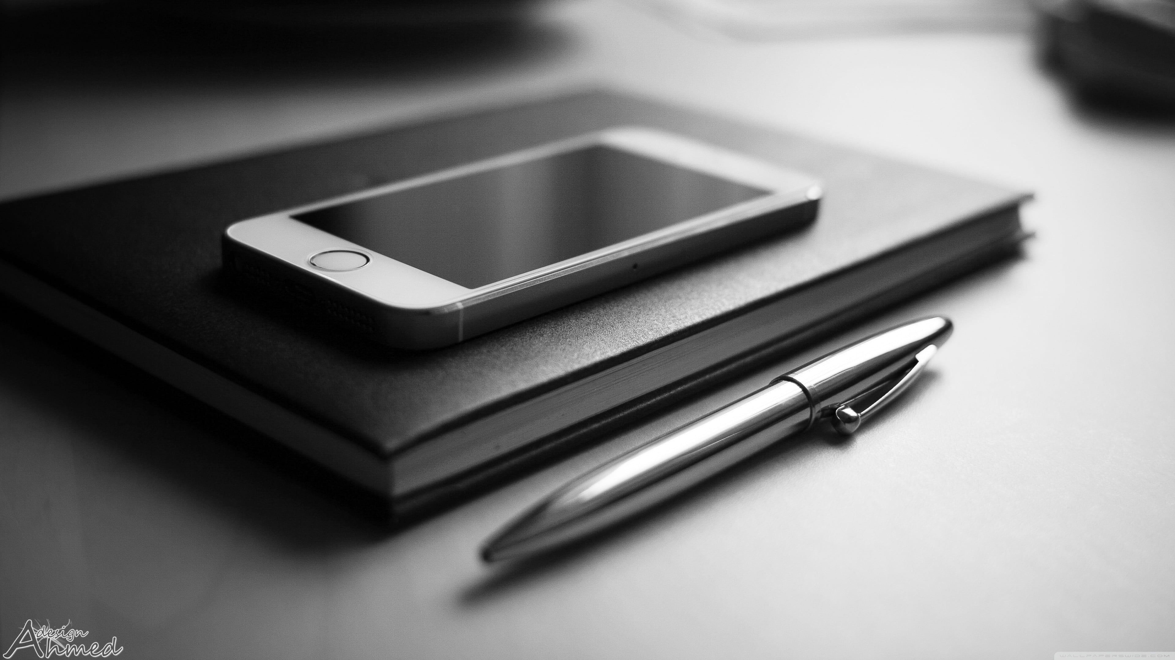 indoors, technology, pens, iPhone, studio shot, wireless technology, close-up, communication, notebooks, computer icon, portability, modern, portable information device, HD Wallpaper