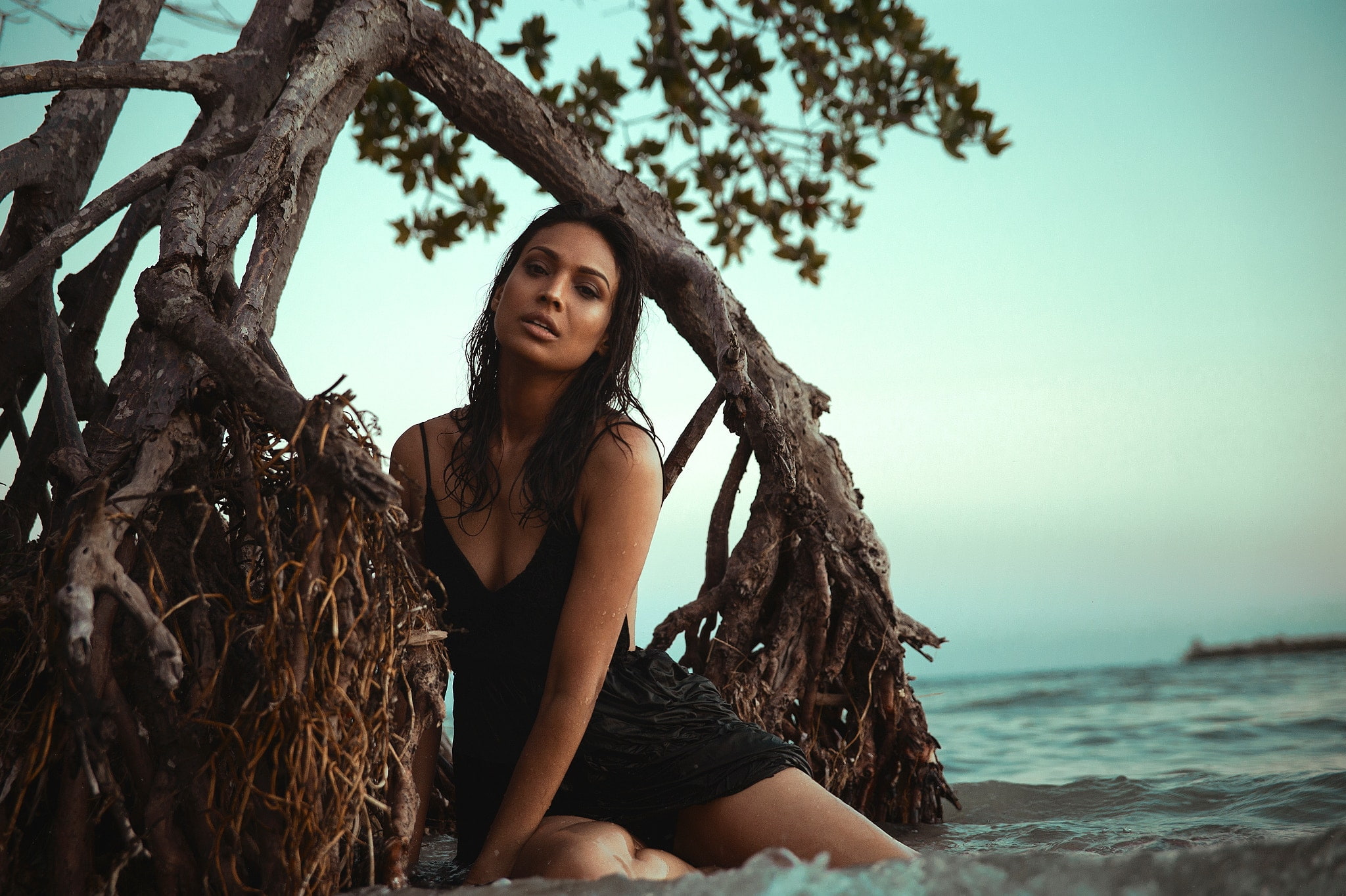 water drops, tanned, black dress, 1080P, wet clothing, wet hair, women, sea, women outdoors, HD Wallpaper