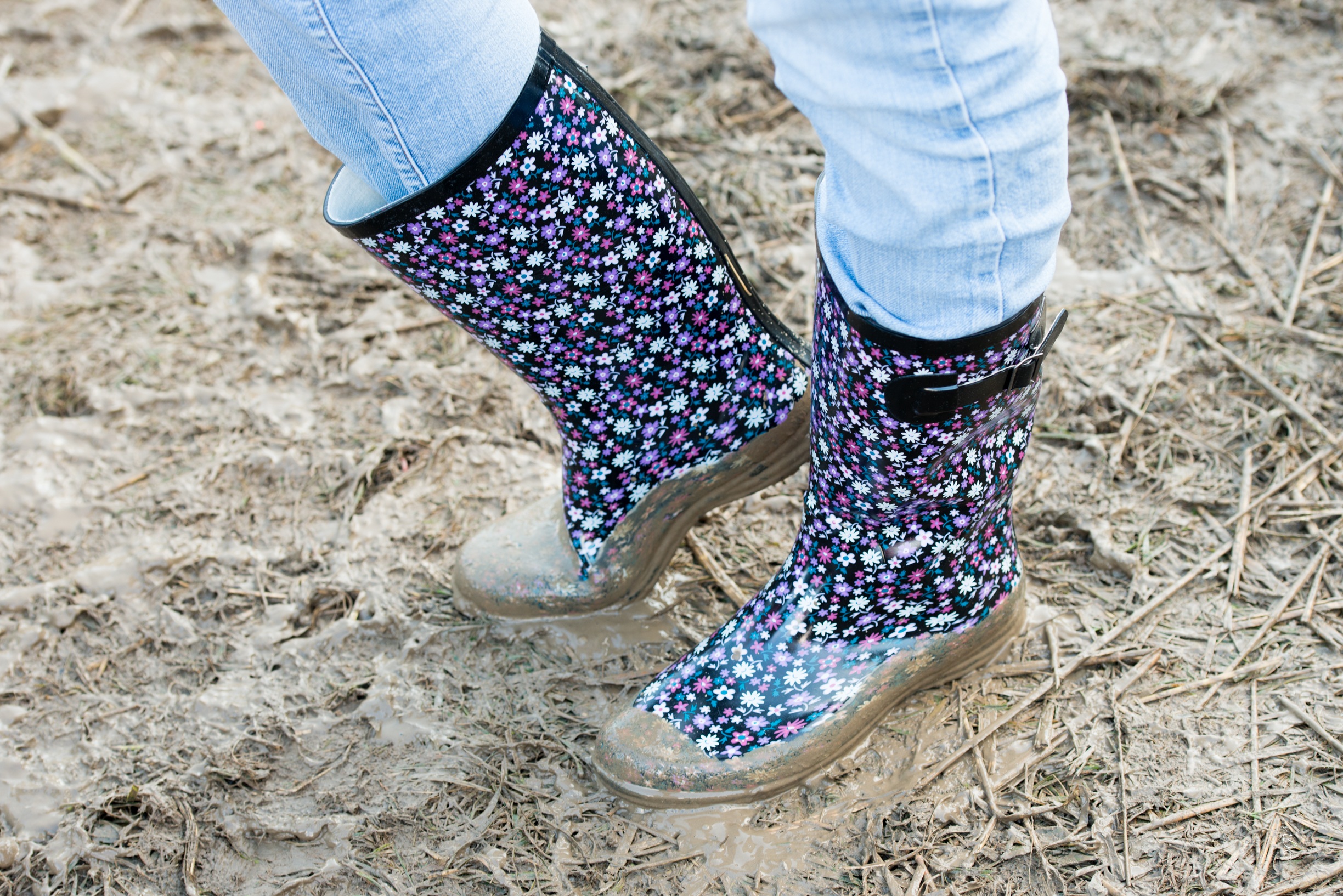human body part, purple, rubber boot, sock, limb, land, 1080P, adult, earth, one person, nature, dirty, straw, dirt, body part, fashion, hay, low section, HD Wallpaper
