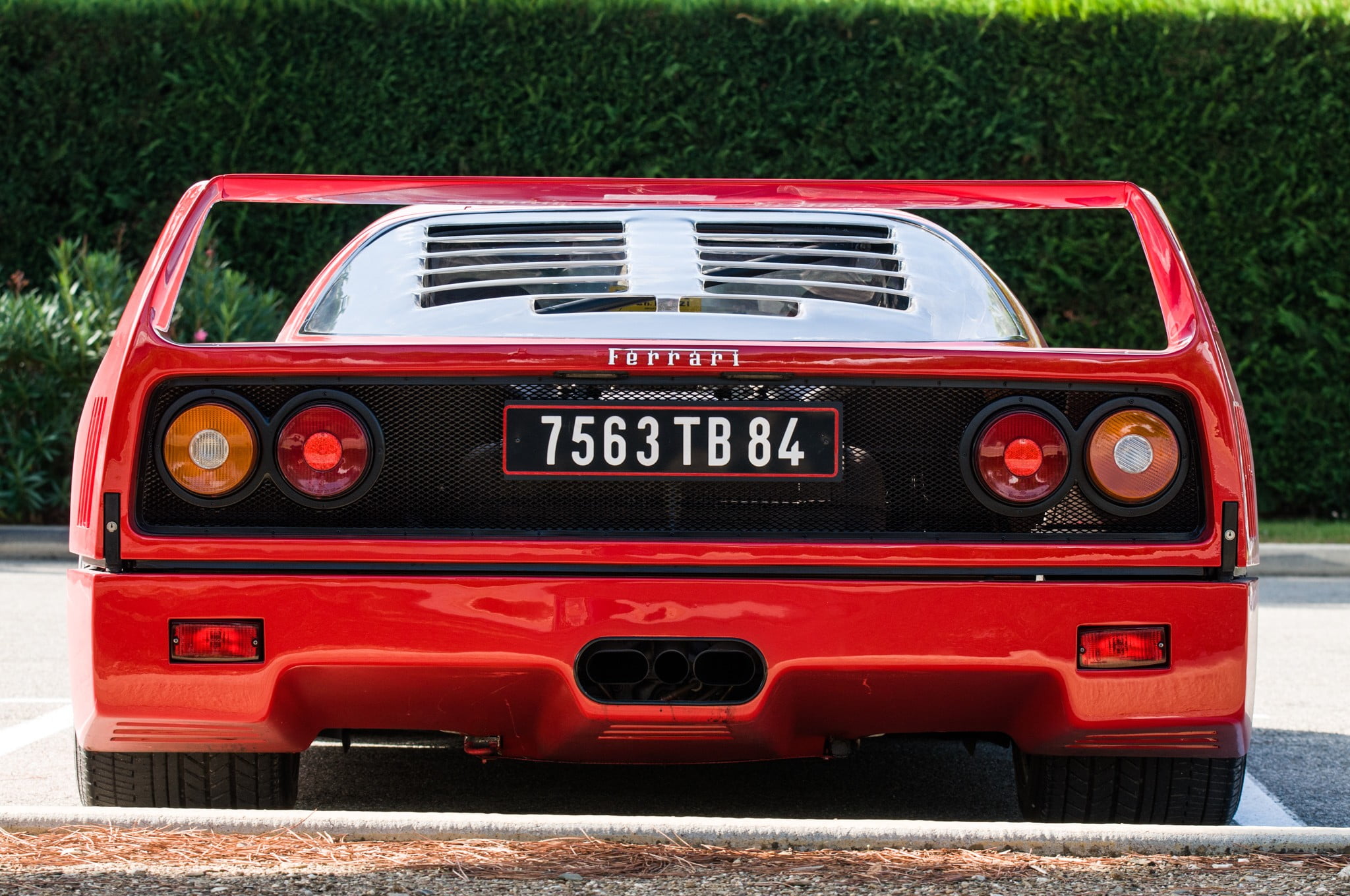 outdoors, city, metal, communication, F40, close-up, land vehicle, mode of transportation, supercars, 1080P, transportation, number, no people, day, headlight, HD Wallpaper