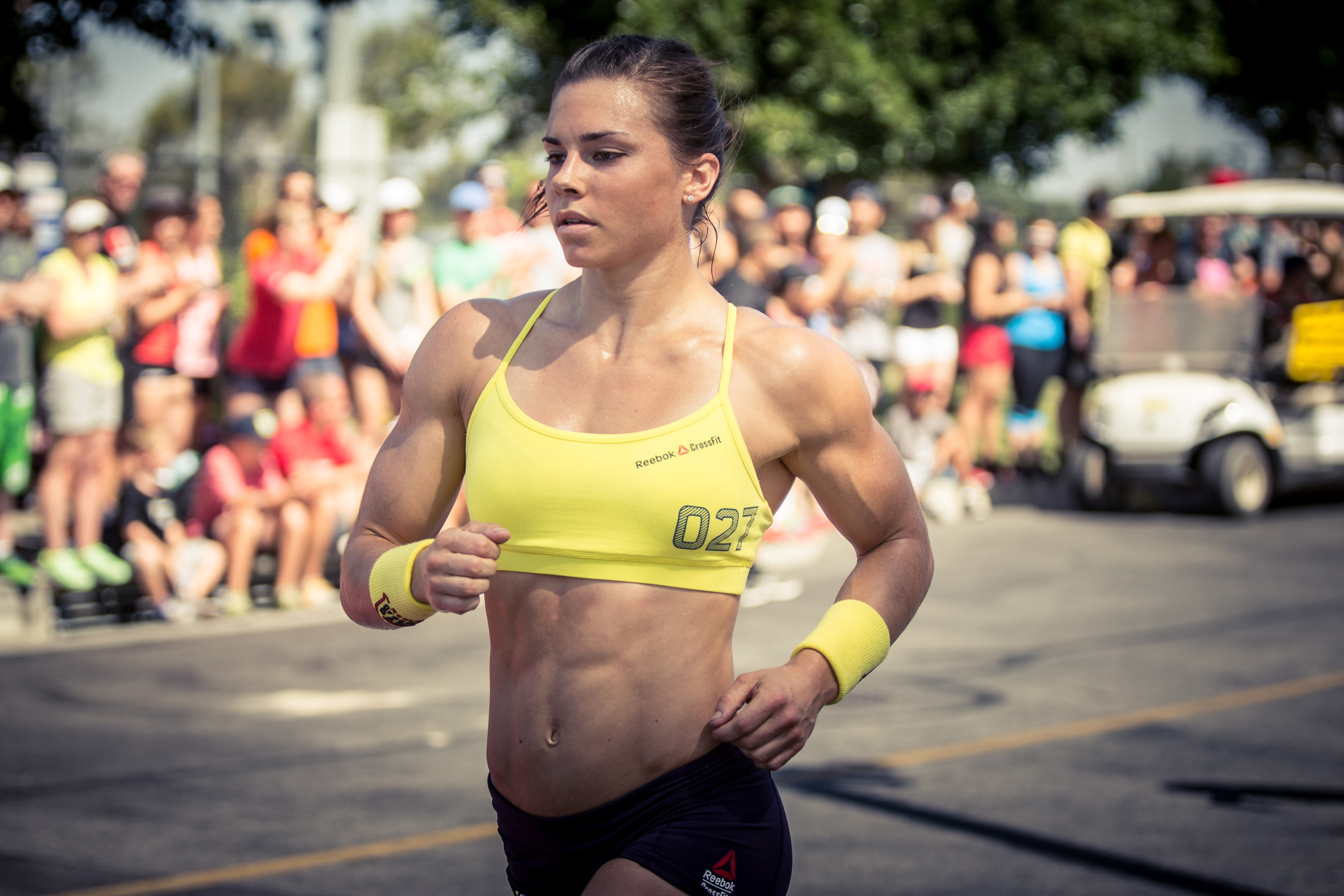 strength, body conscious, sport, s, young adult, sports clothing, CrossFit, one person, women, city, lifestyles, yellow, muscle mass, outdoors, effort, HD Wallpaper