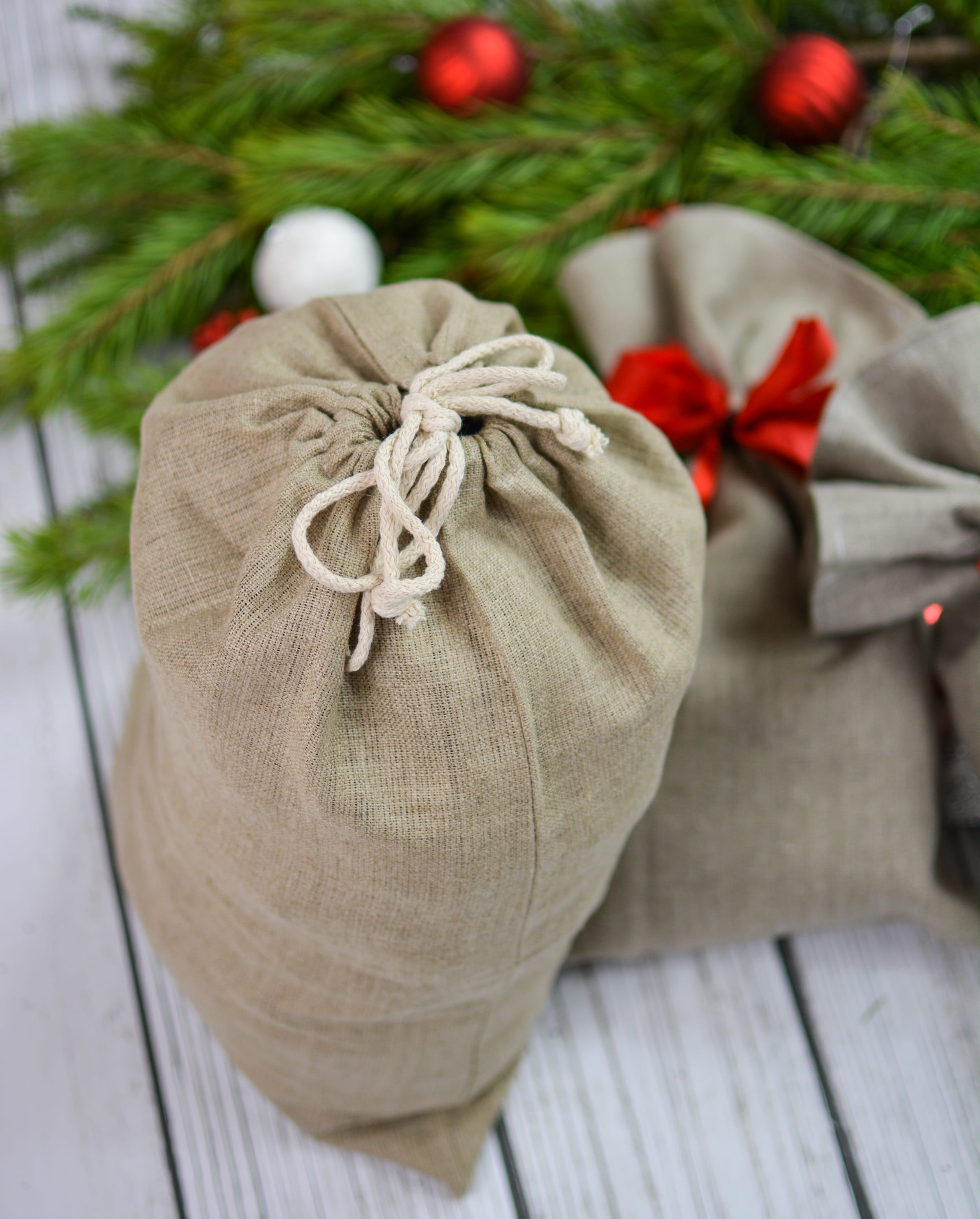 bag, selective focus, tied up, tied bow, baubles, textile, xmas, branch, decoration, happy, ribbon, holiday, wood - material, still life, christmas decoration, Phone HD Wallpaper