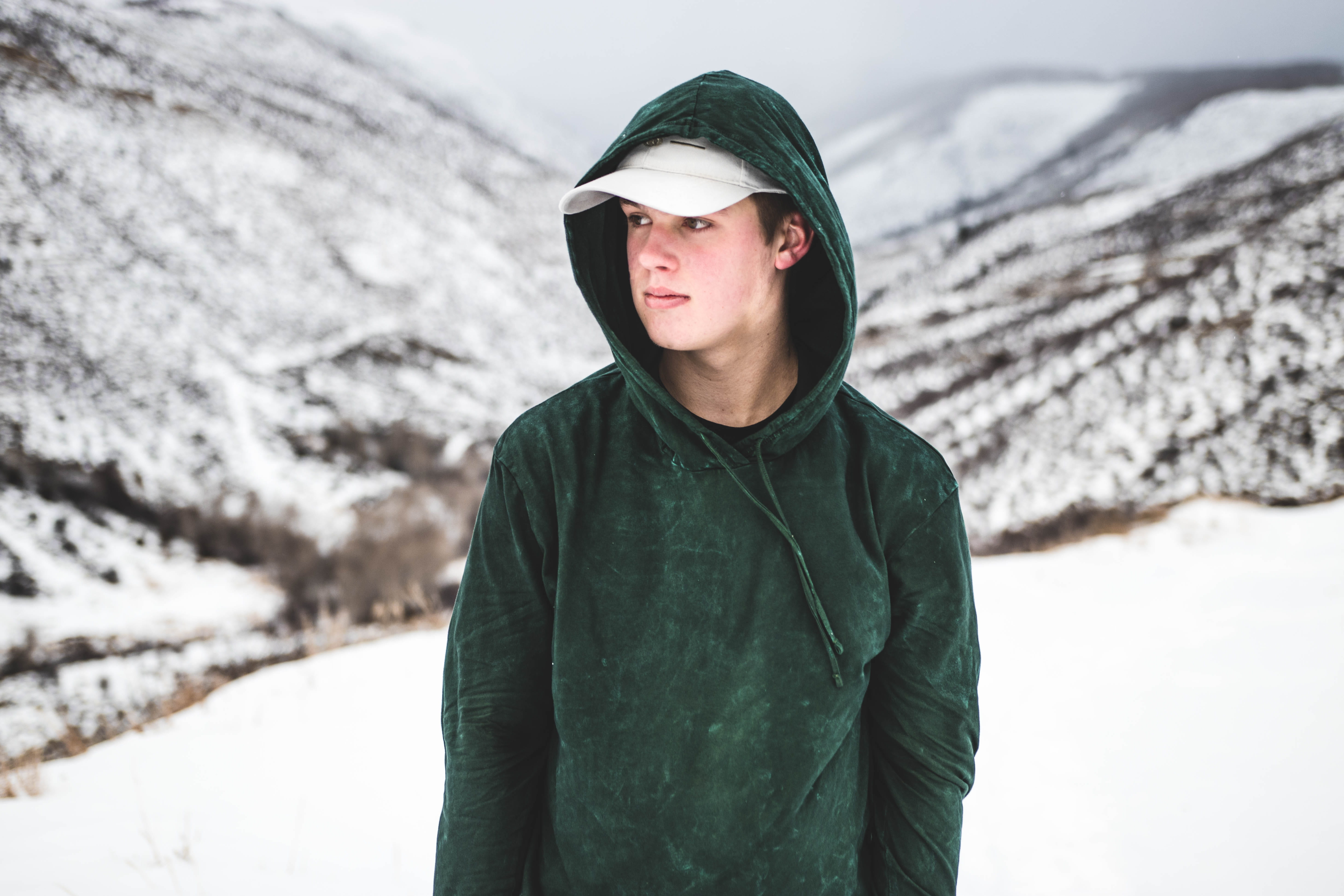 pullover, 5K, white, environment, cap, looking At Camera, one Person, waist up, smiling, human Age, looking, male, men, wearing, frozen, man, only Men, HD Wallpaper